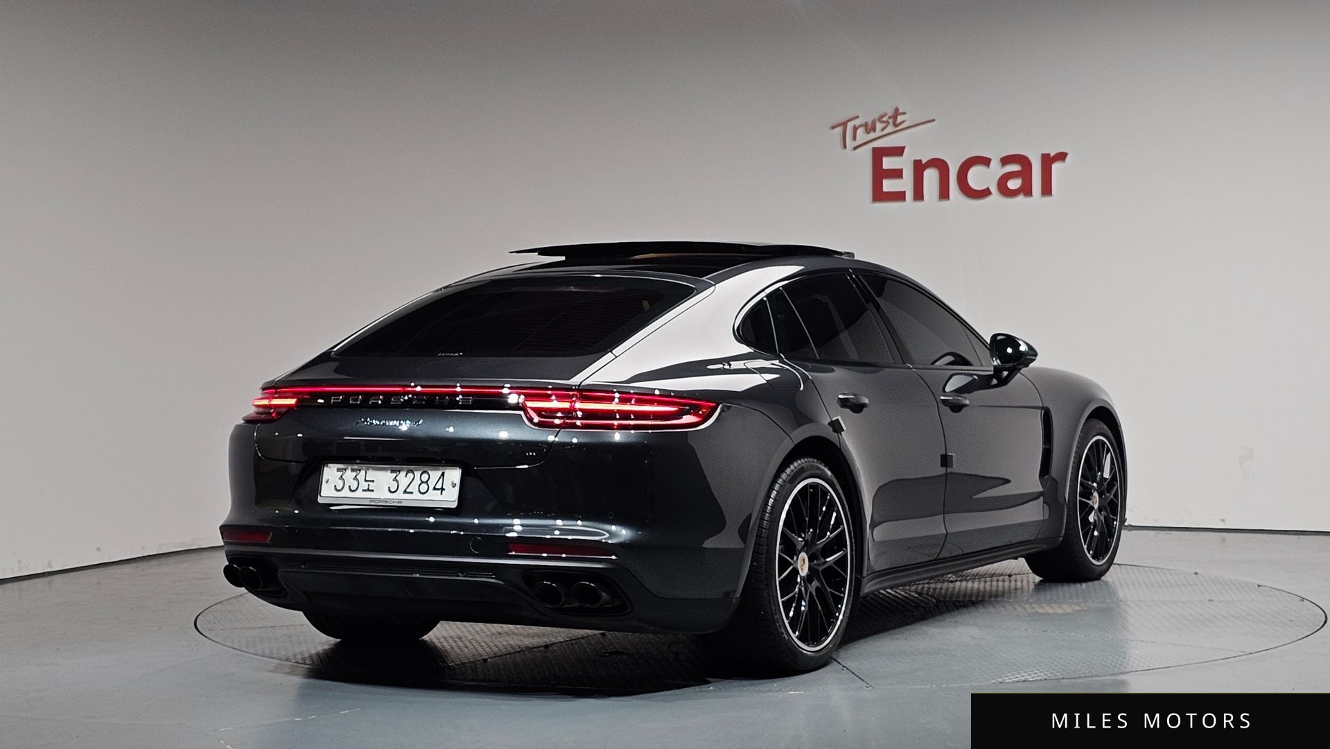 Porsche Panamera 2018 — фото 1 из 12