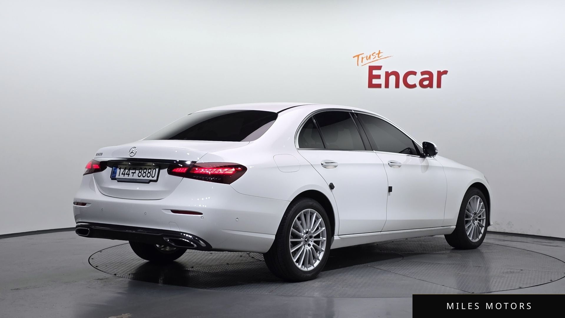 Mercedes-Benz E-Class W213 2023 — миниатюра 2