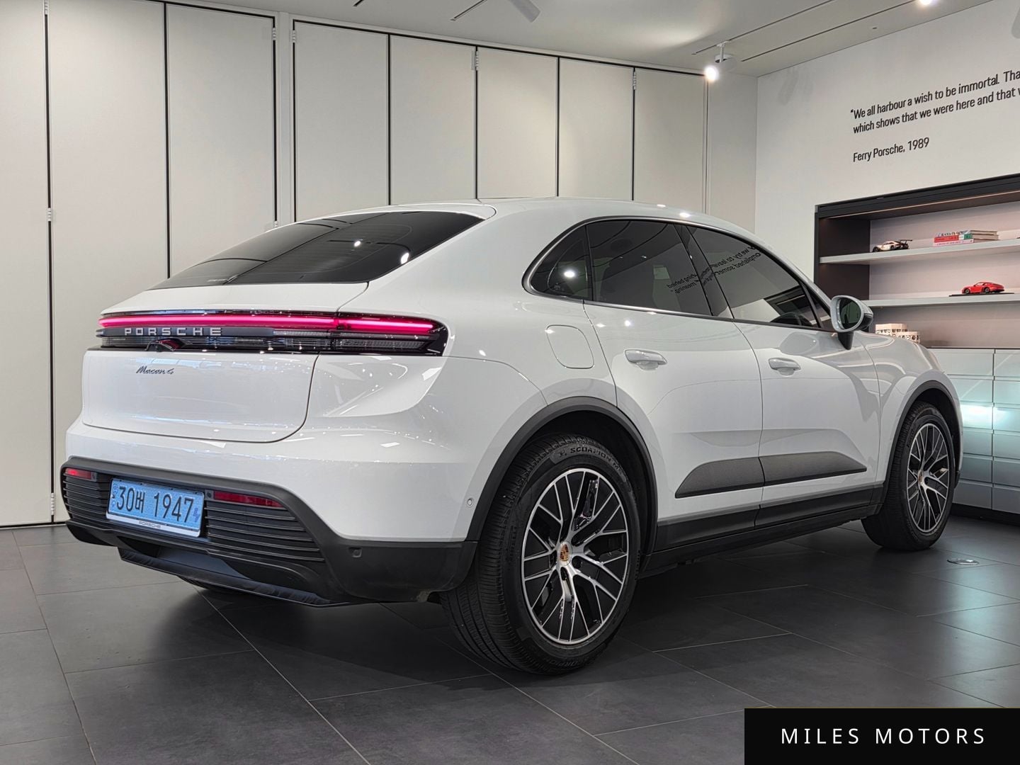 Porsche Macan 2025 — миниатюра 2