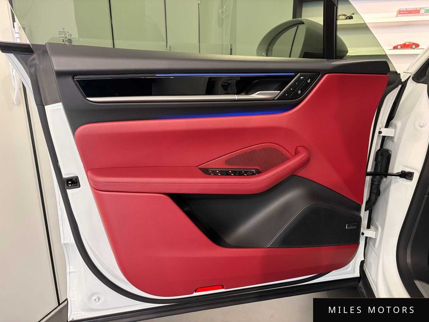 Porsche Macan 2025 — миниатюра 10