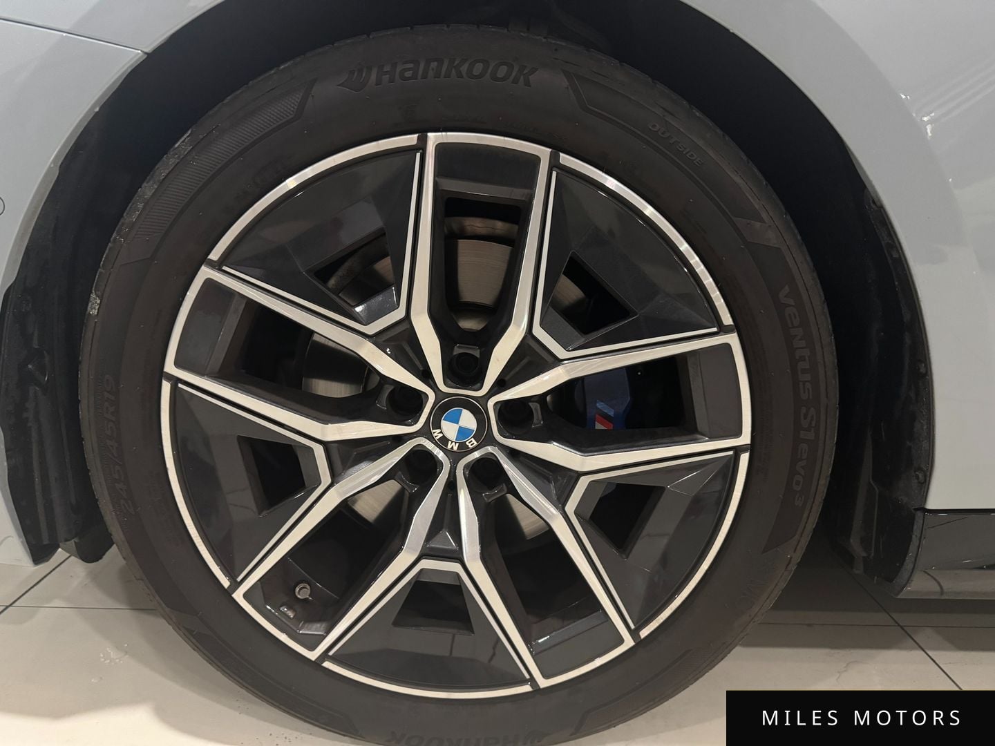 BMW 5 Series (G60) 2024 — миниатюра 5