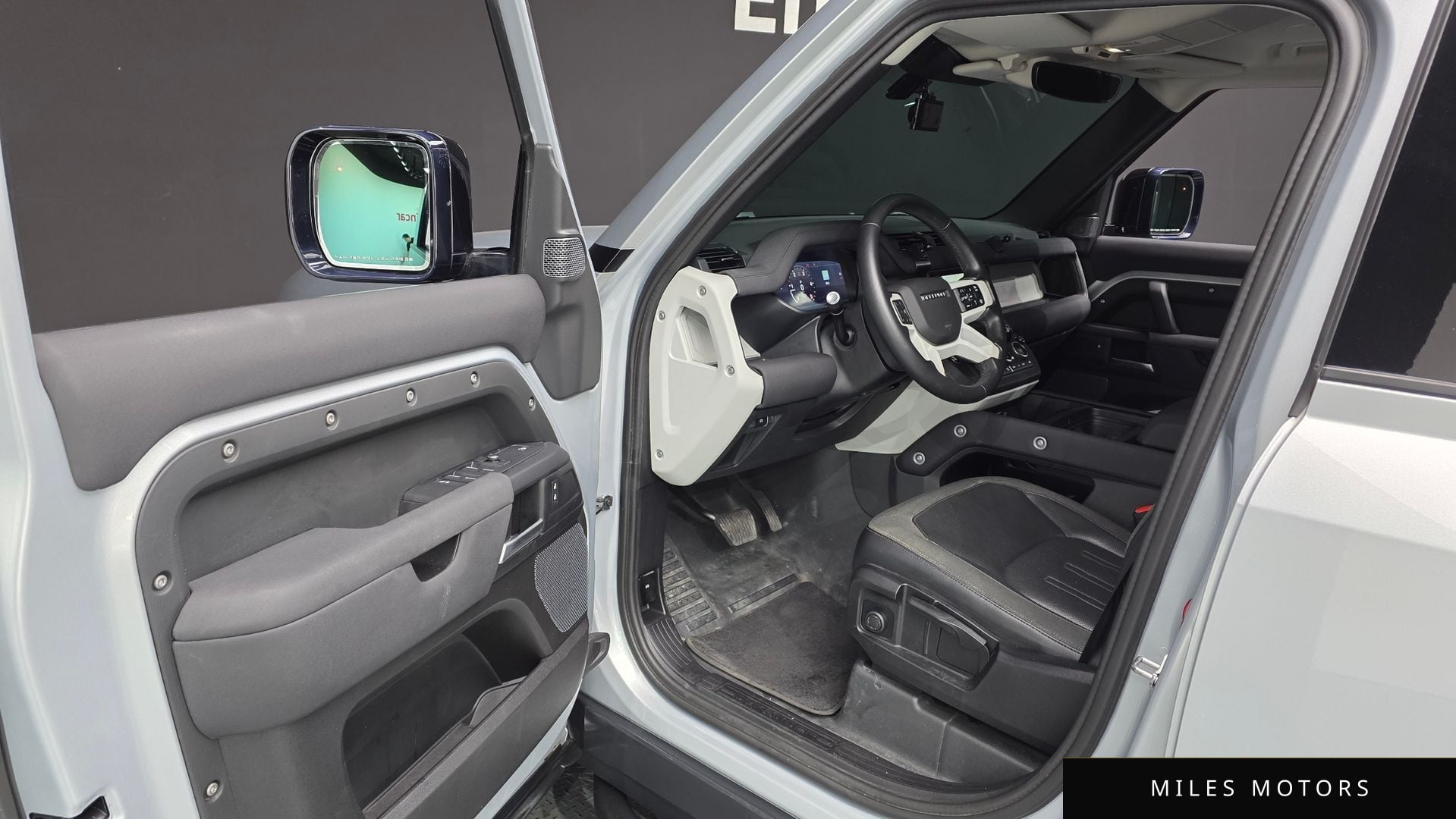 Land Rover Defender 2020 — миниатюра 10