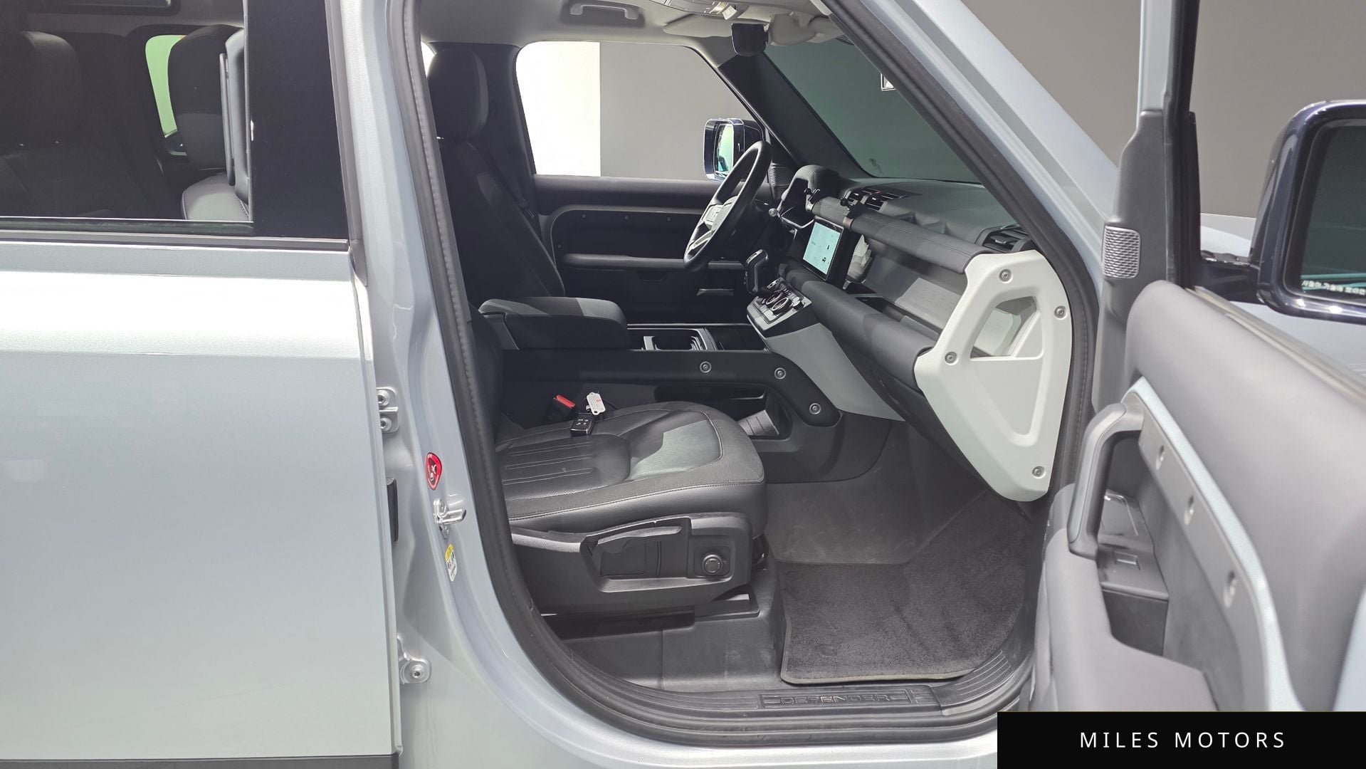 Land Rover Defender 2020 — миниатюра 11