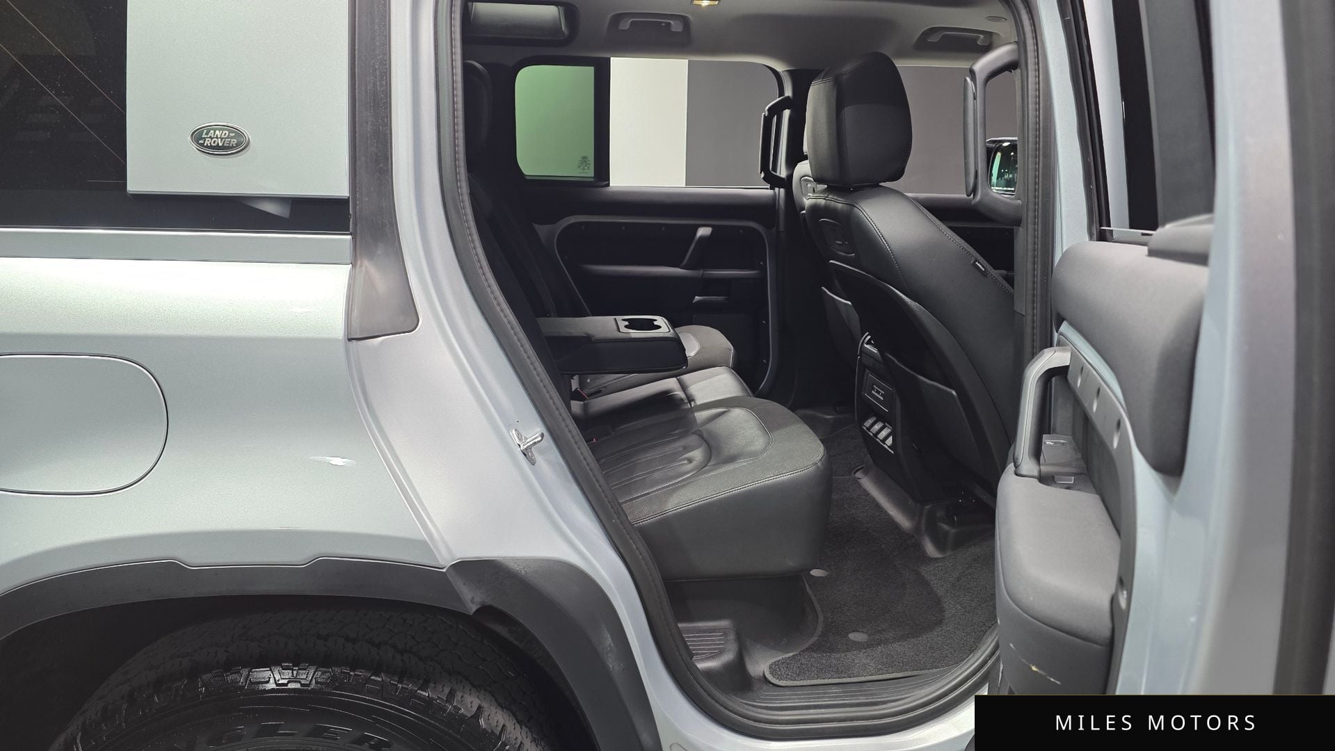 Land Rover Defender 2020 — миниатюра 12