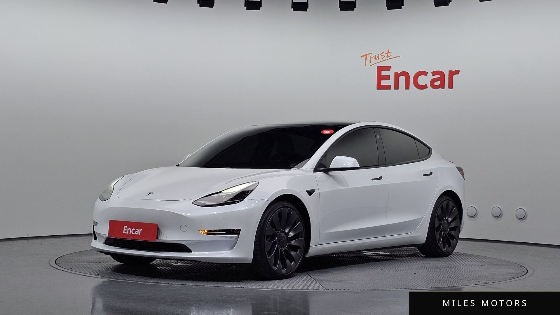 Tesla Model 3 2021 — фото 1 из 12
