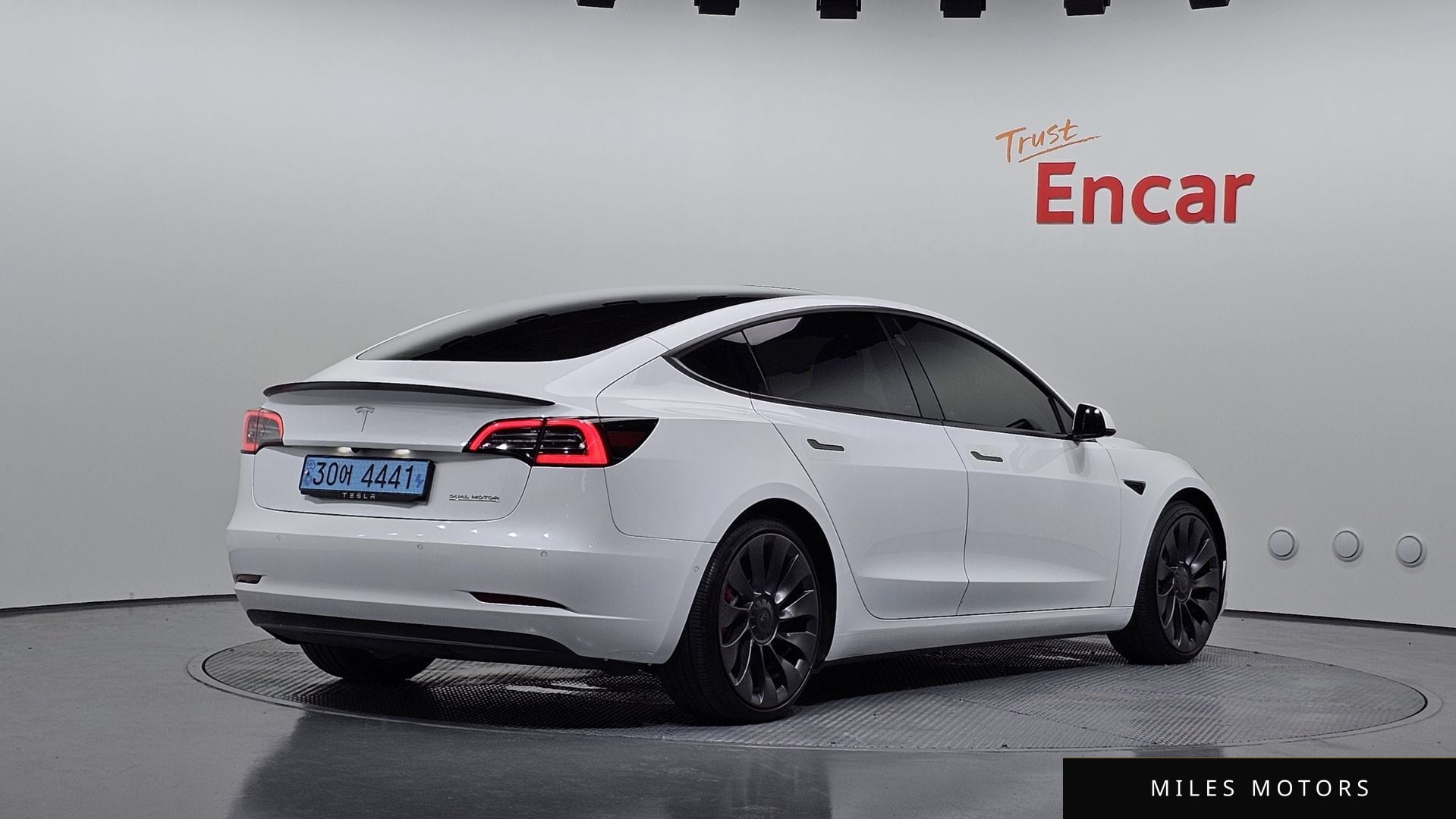 Tesla Model 3 2021 — миниатюра 2