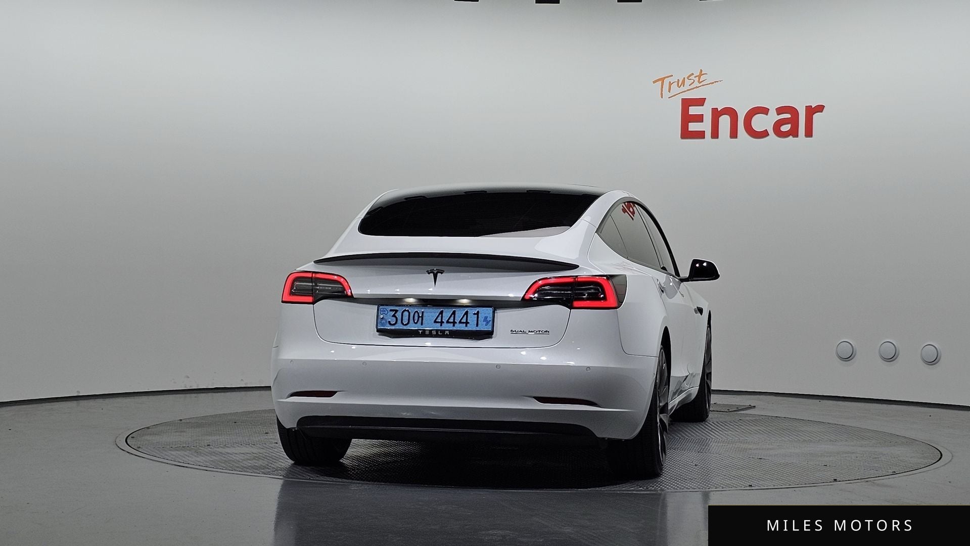 Tesla Model 3 2021 — миниатюра 4