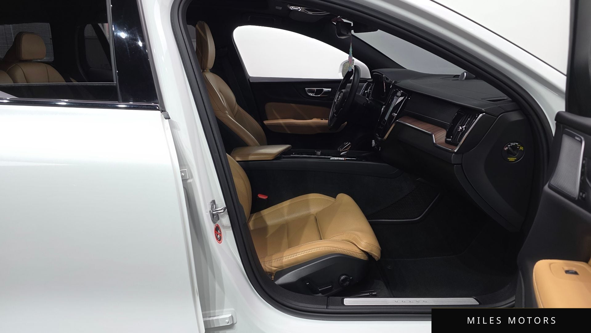 Volvo V60 2021 — миниатюра 10