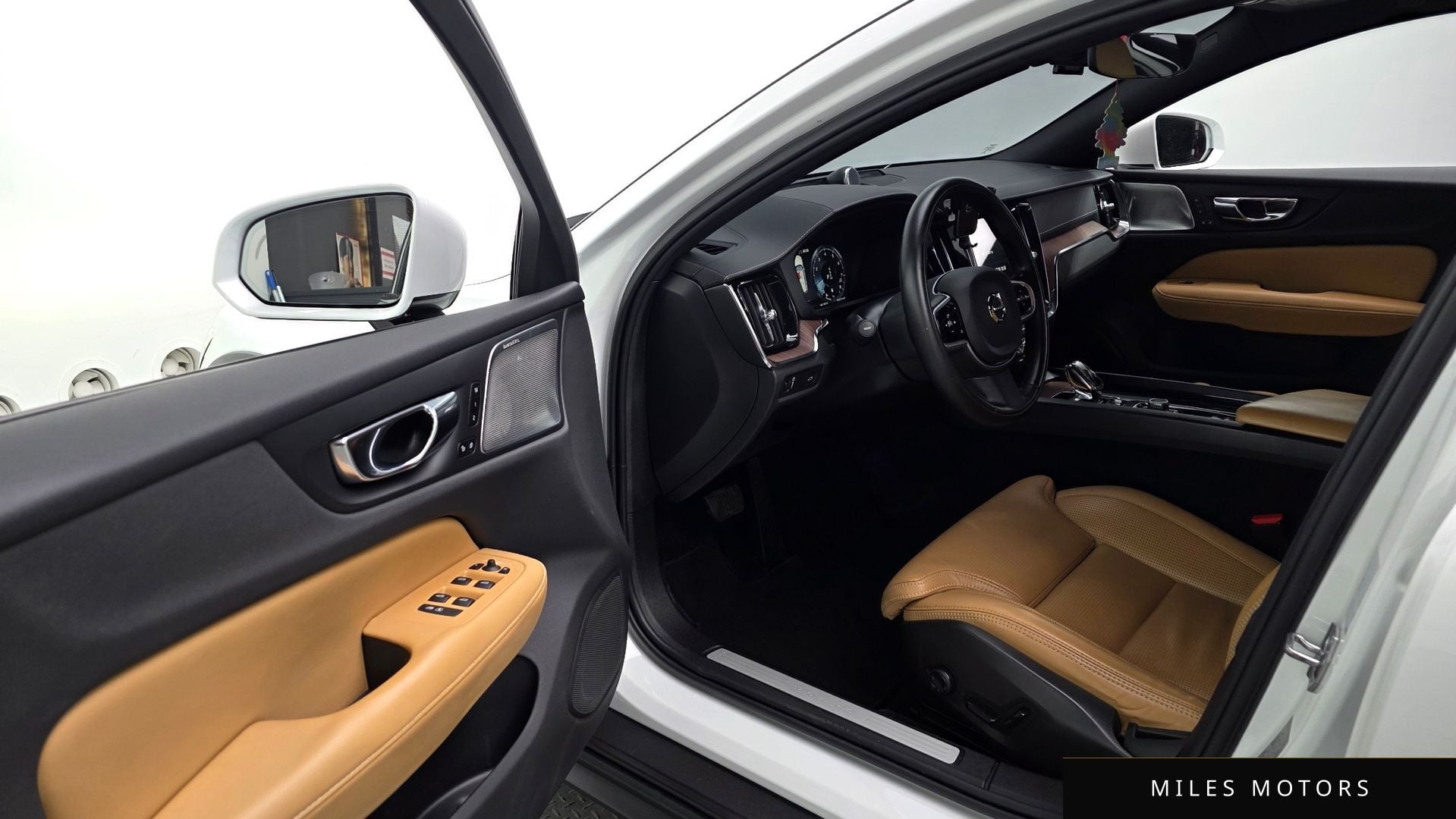 Volvo V60 2021 — миниатюра 11