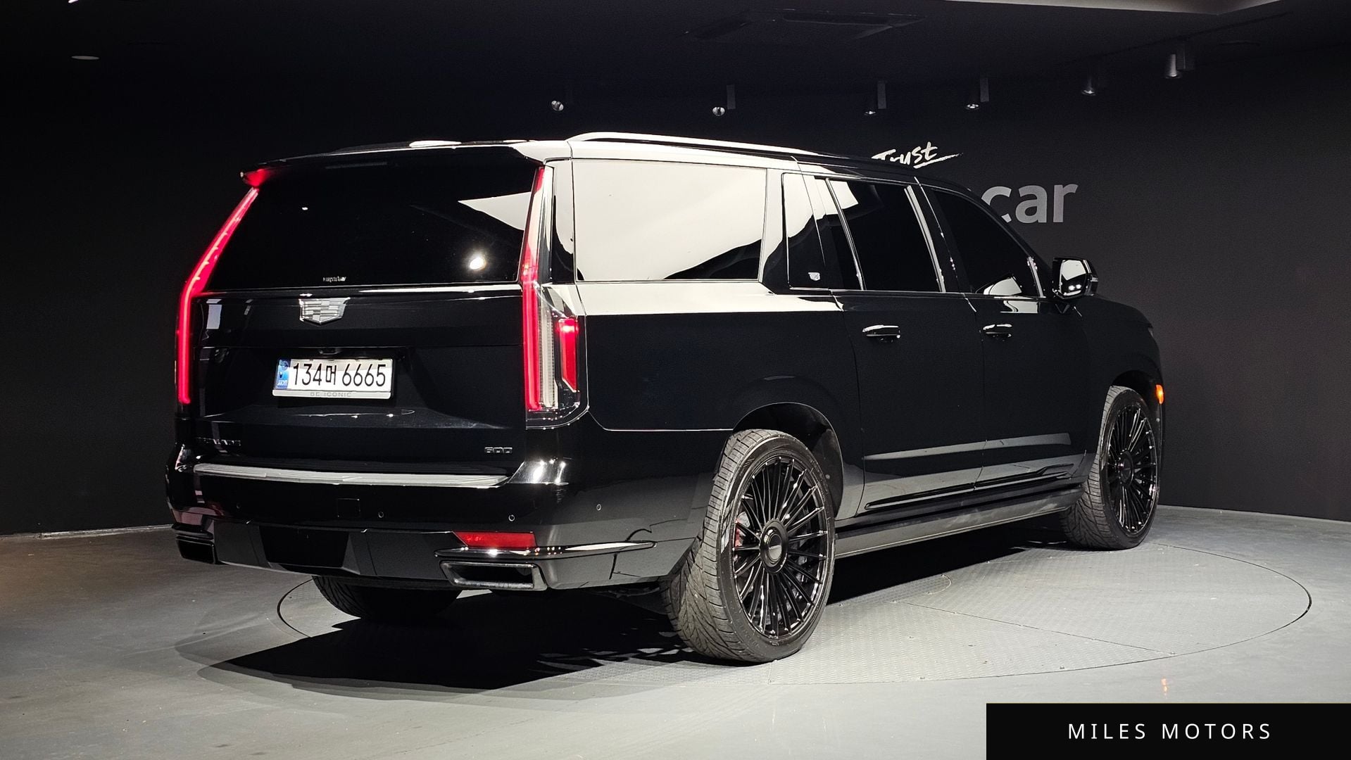 Cadillac Escalade 2023 — миниатюра 2