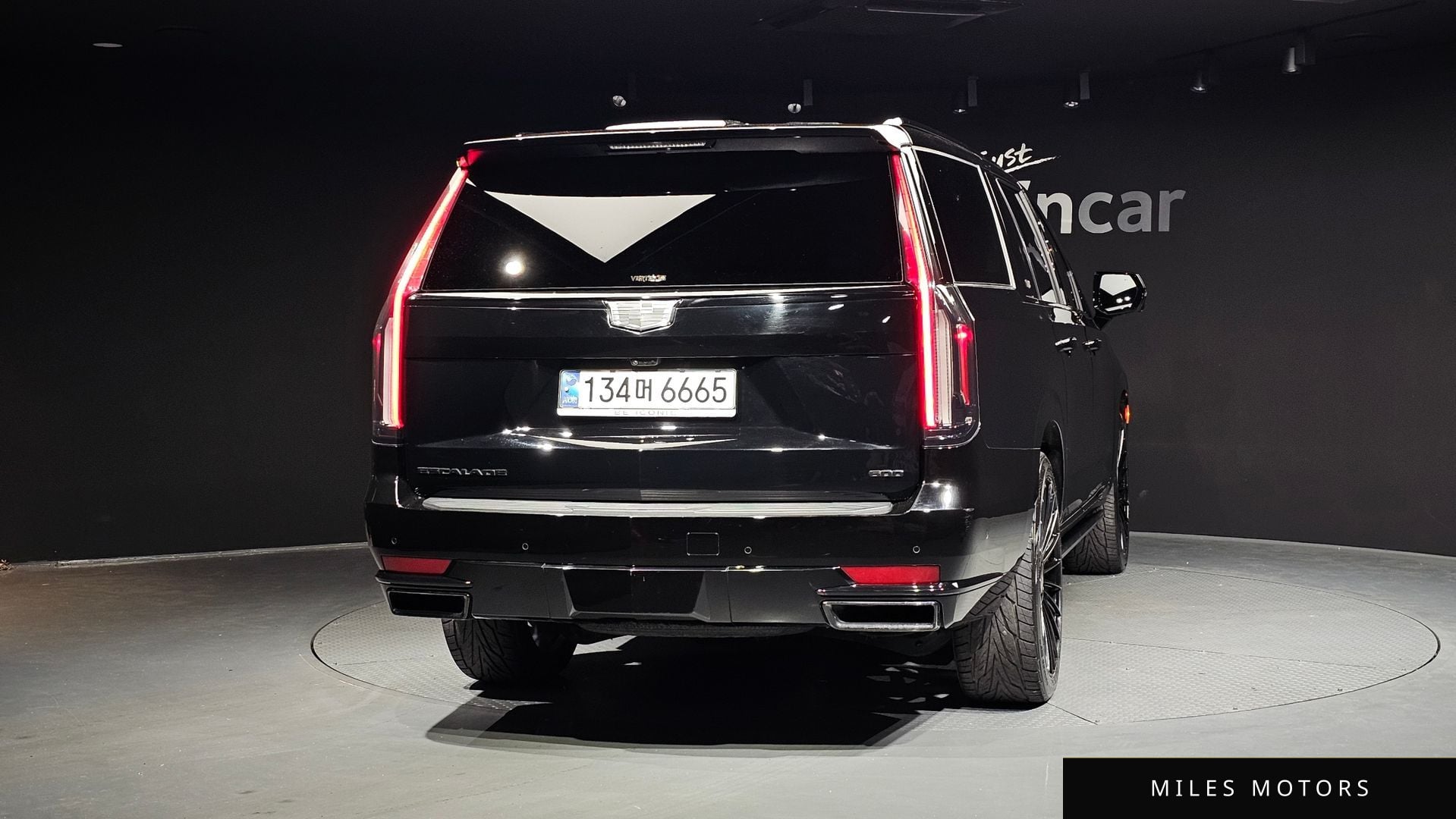 Cadillac Escalade 2023 — миниатюра 4