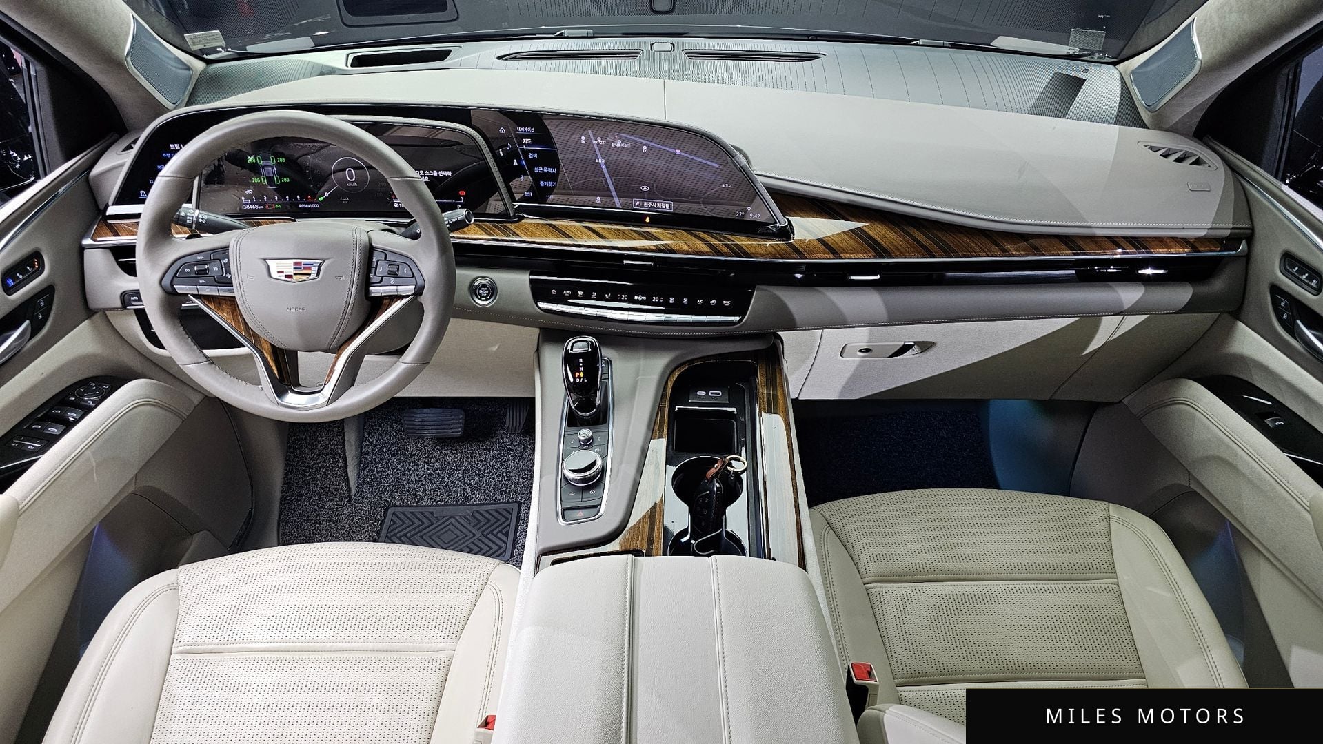 Cadillac Escalade 2023 — миниатюра 7