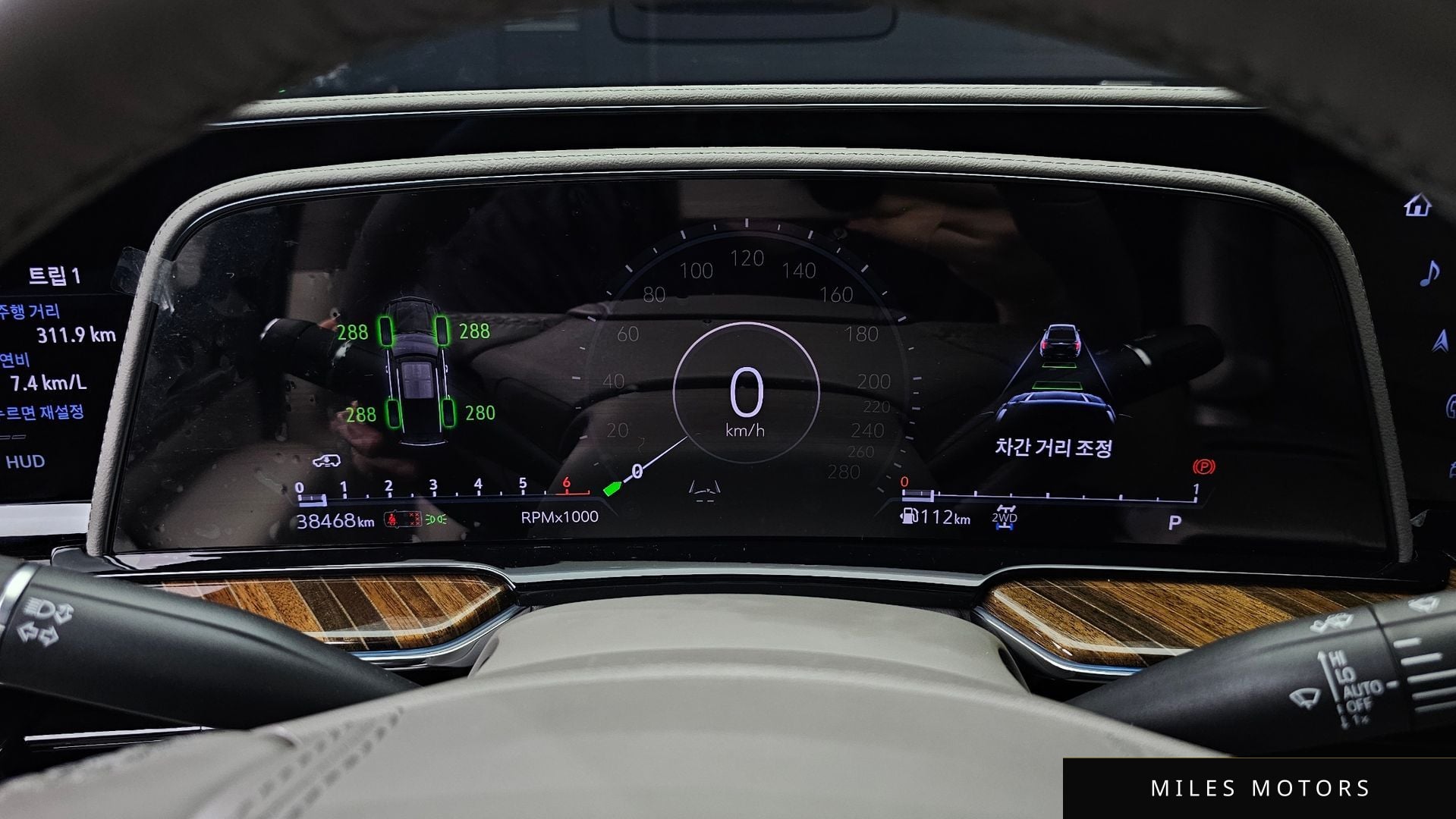 Cadillac Escalade 2023 — миниатюра 8
