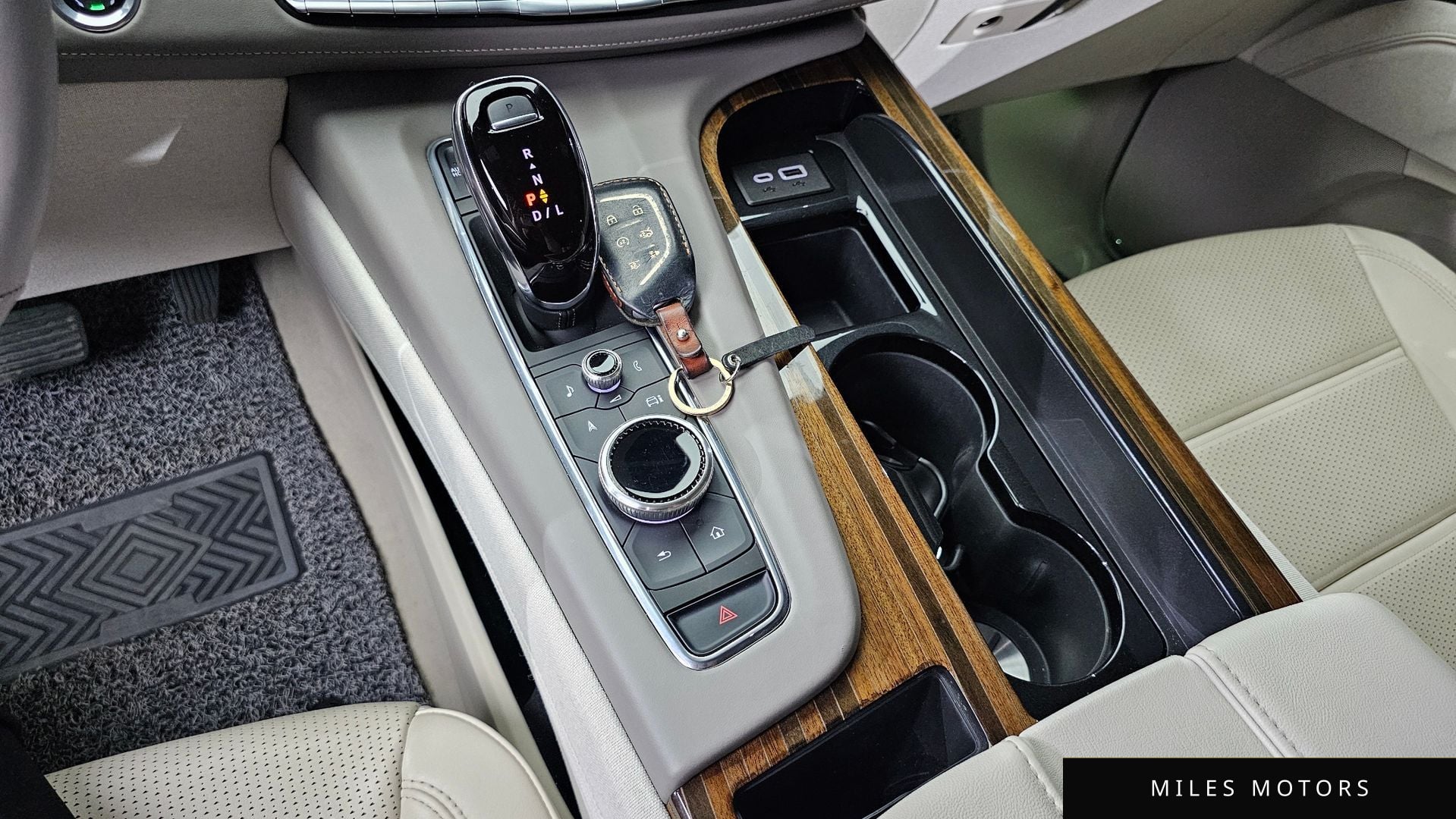 Cadillac Escalade 2023 — миниатюра 9