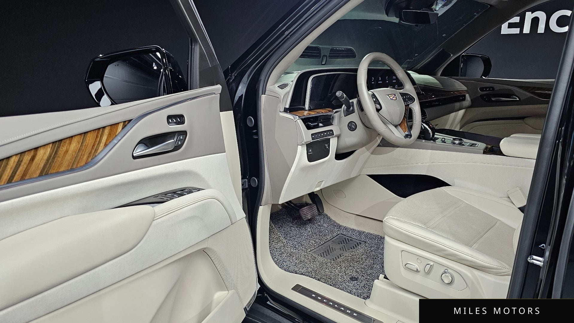 Cadillac Escalade 2023 — миниатюра 10