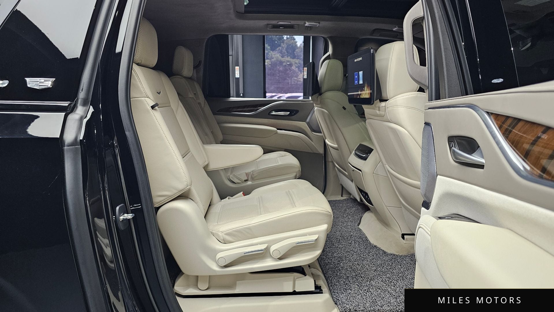 Cadillac Escalade 2023 — миниатюра 11