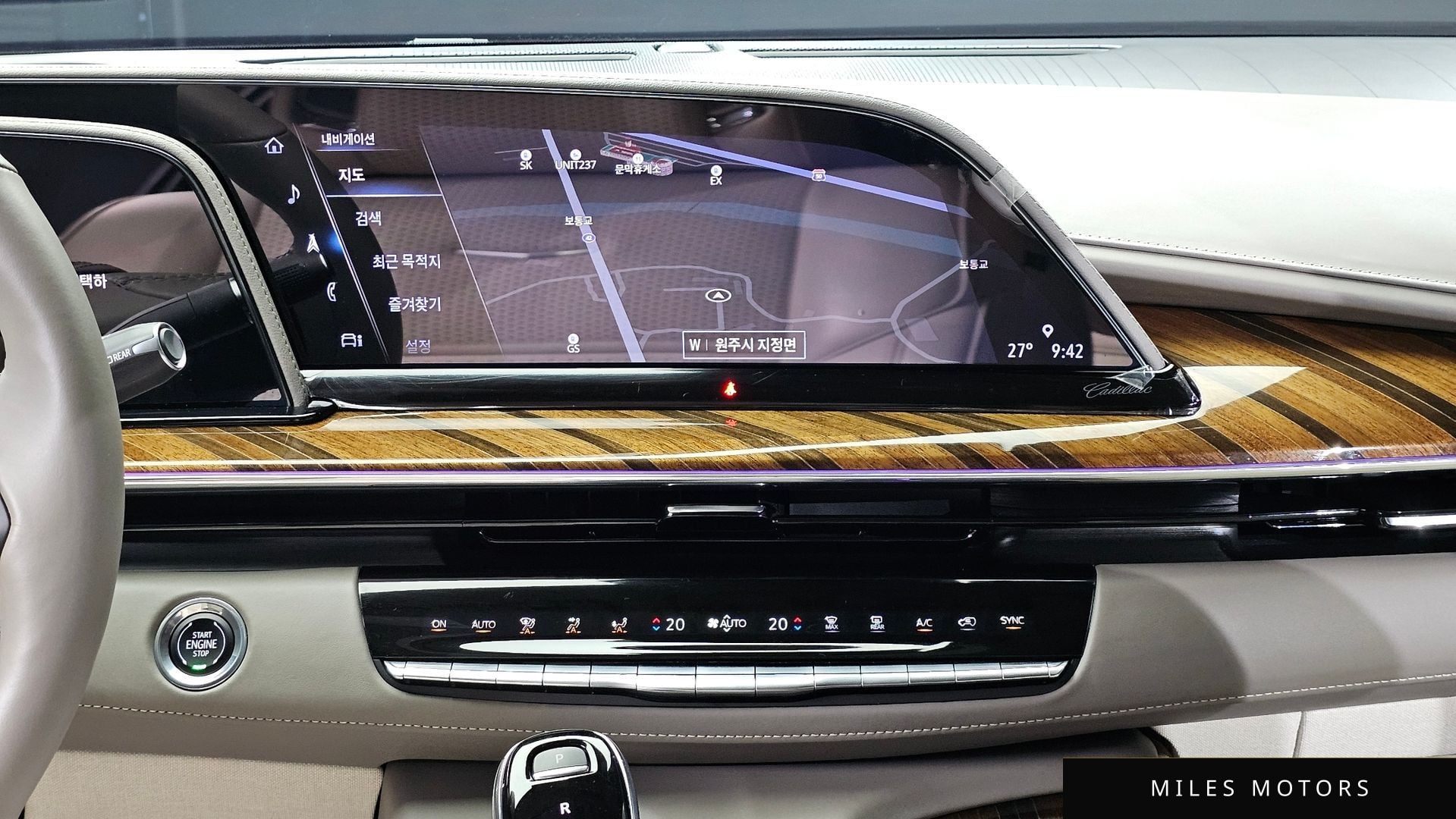 Cadillac Escalade 2023 — миниатюра 12