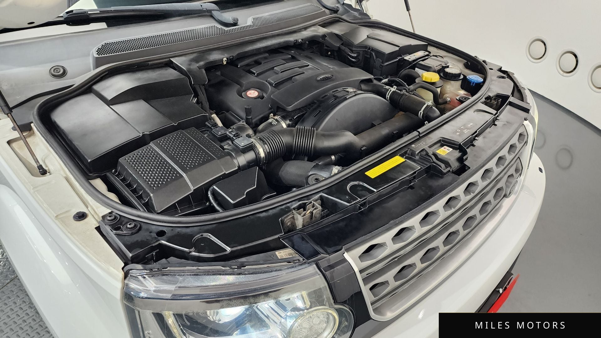 Land Rover Discovery 2016 — миниатюра 6
