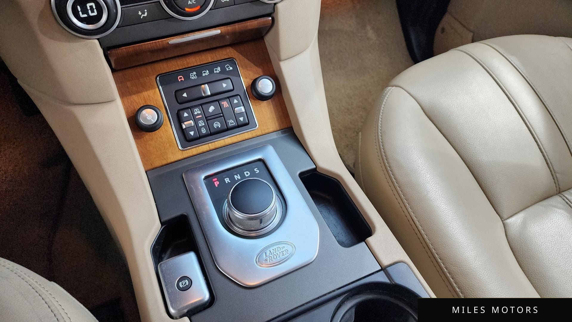 Land Rover Discovery 2016 — миниатюра 9
