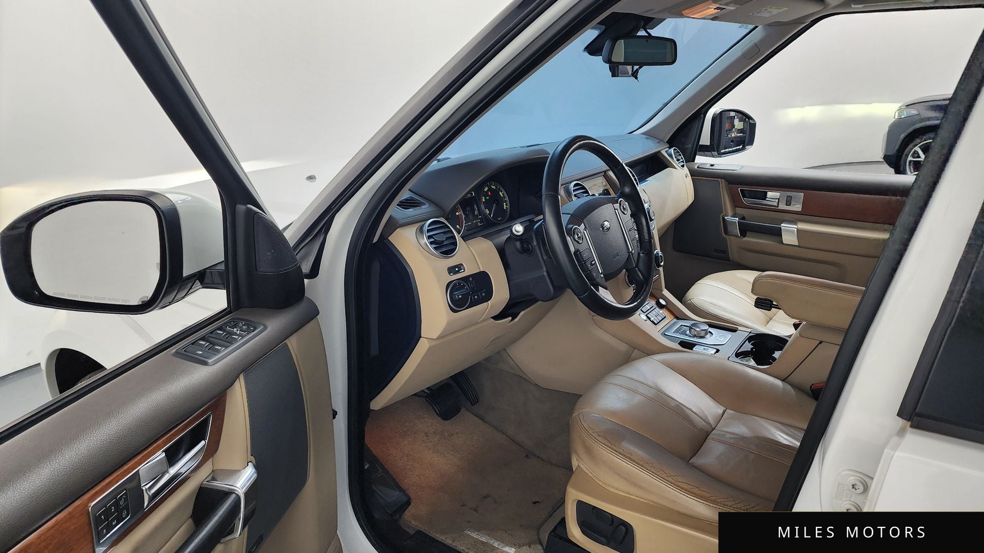 Land Rover Discovery 2016 — миниатюра 10