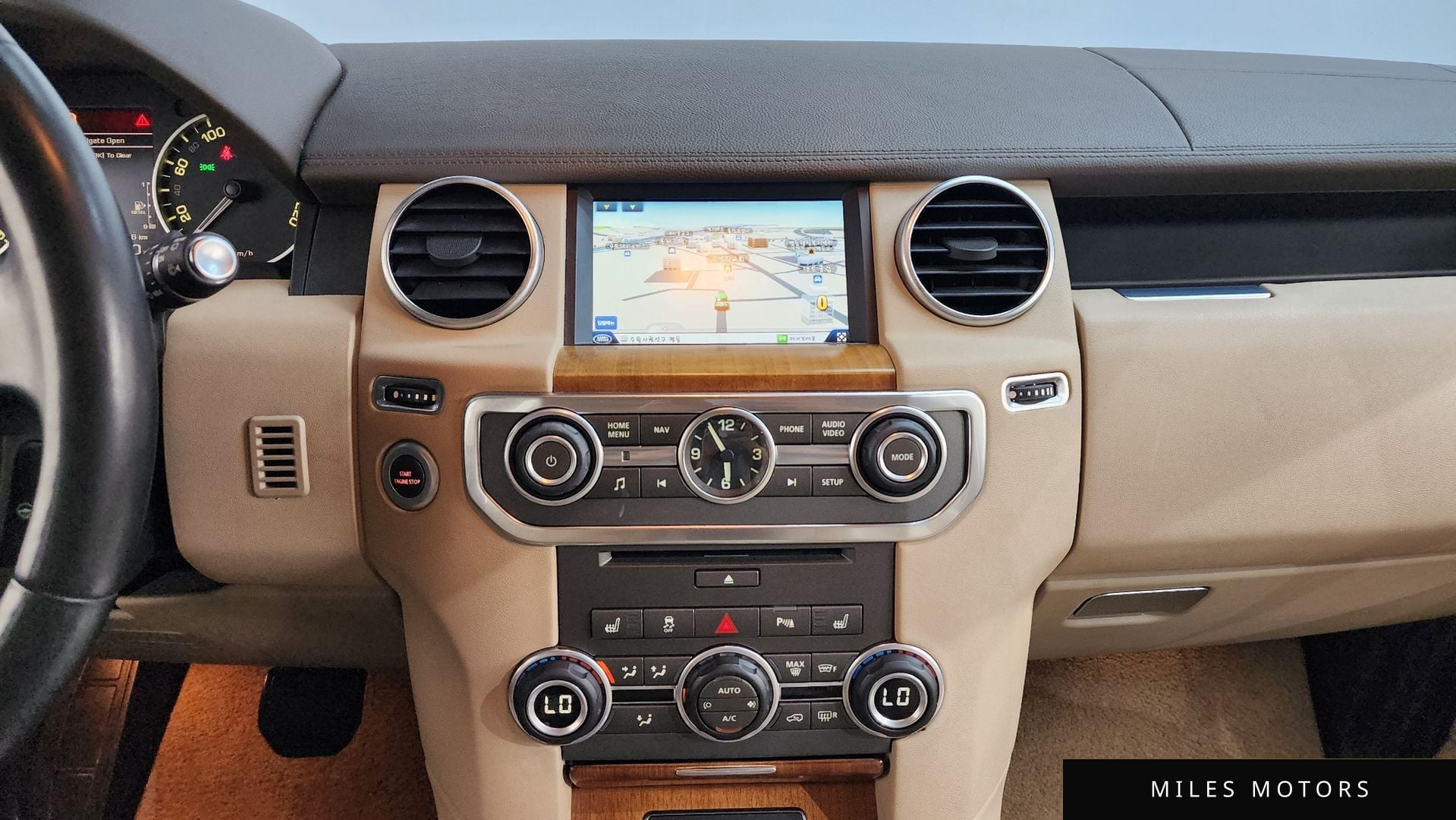 Land Rover Discovery 2016 — миниатюра 12