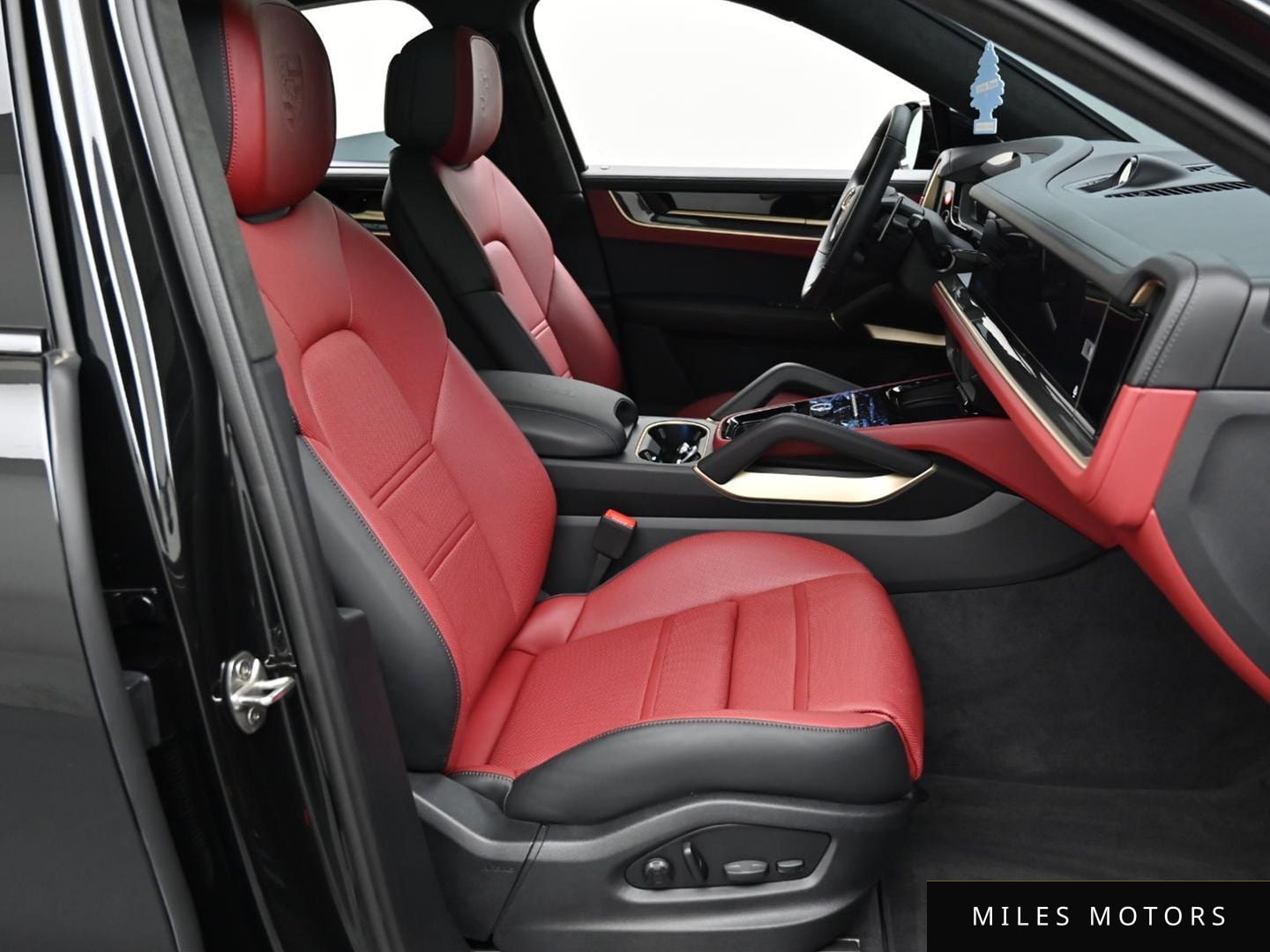 Porsche Cayenne 2025 — миниатюра 10