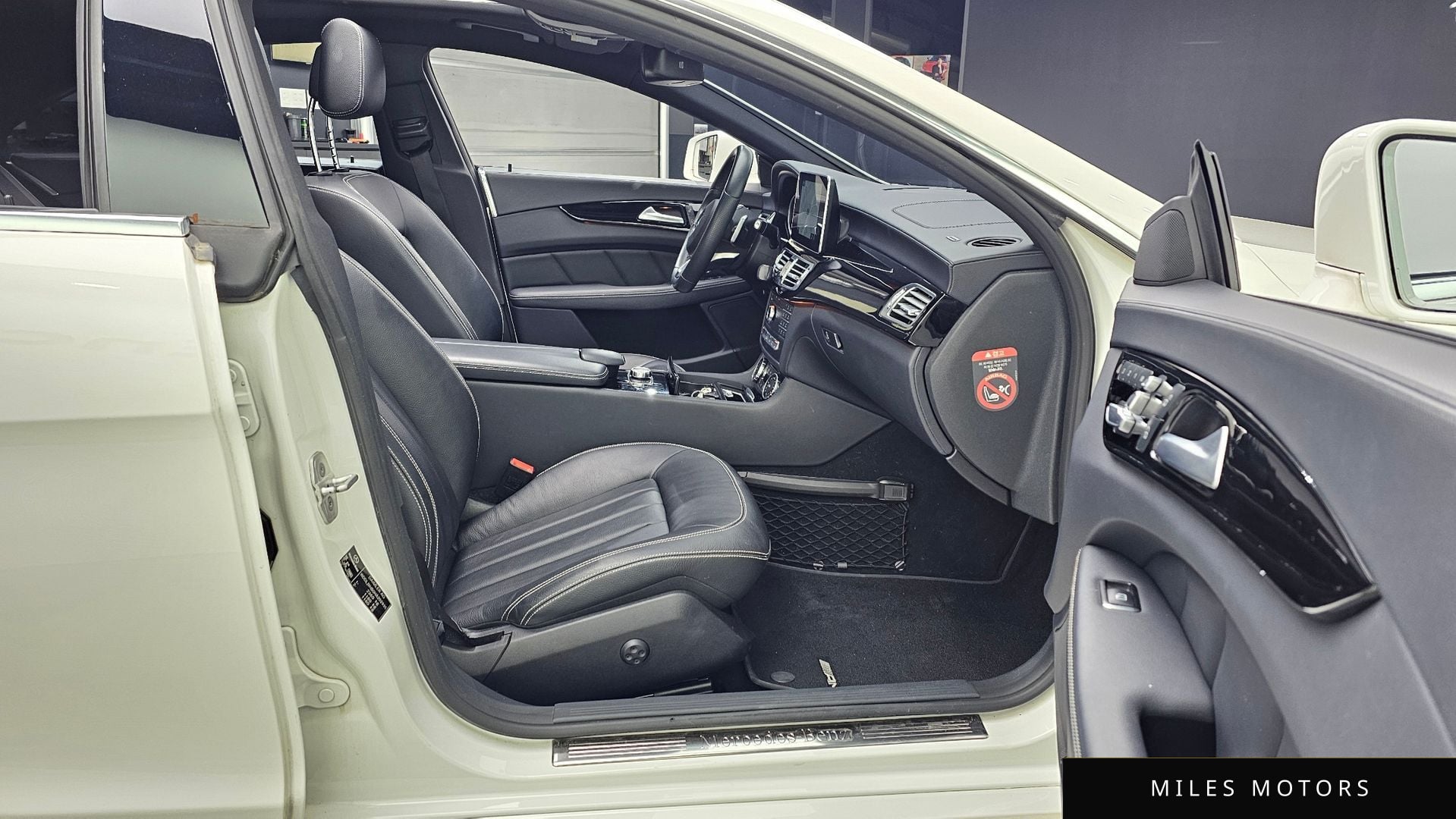 Mercedes-Benz CLS-Class W218 2017 — миниатюра 11