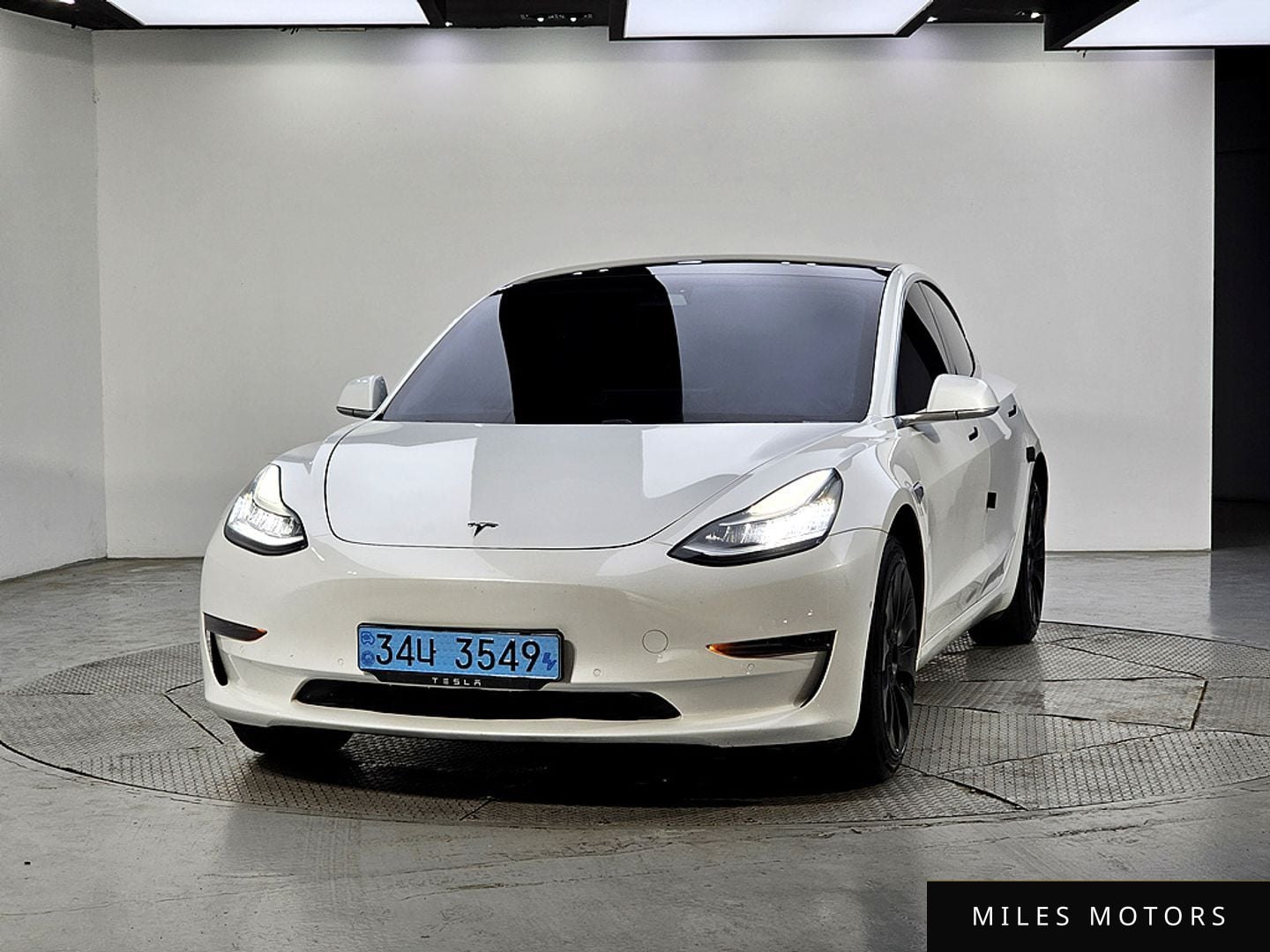 Tesla Model 3 2020 — миниатюра 2