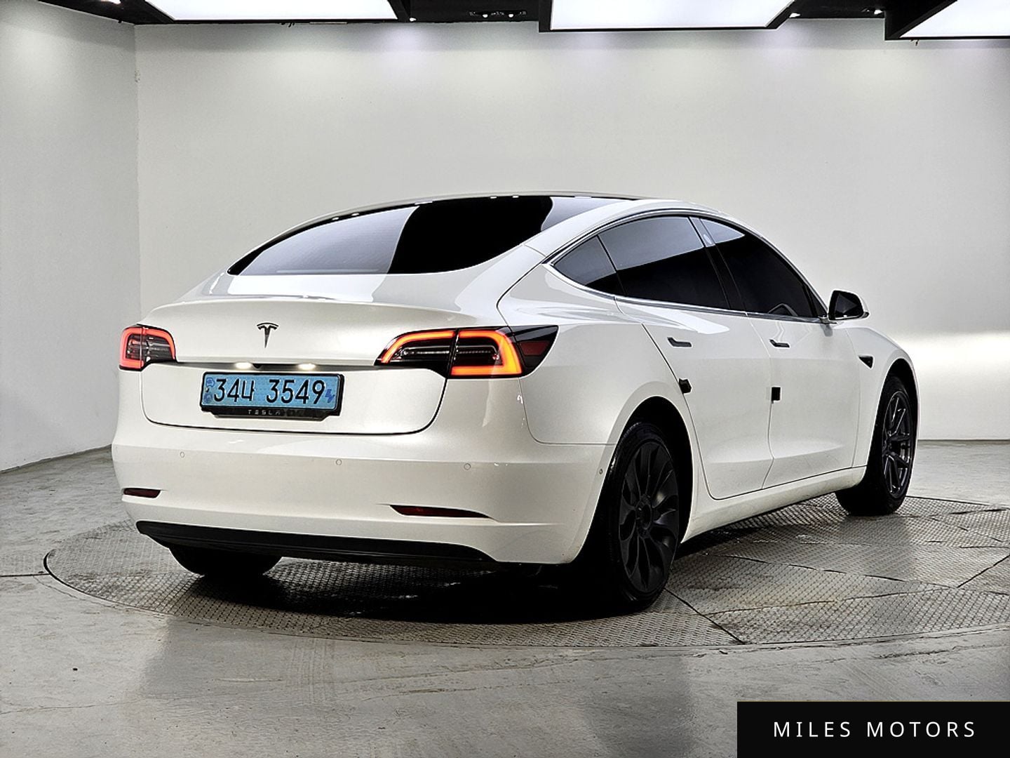 Tesla Model 3 2020 — миниатюра 3