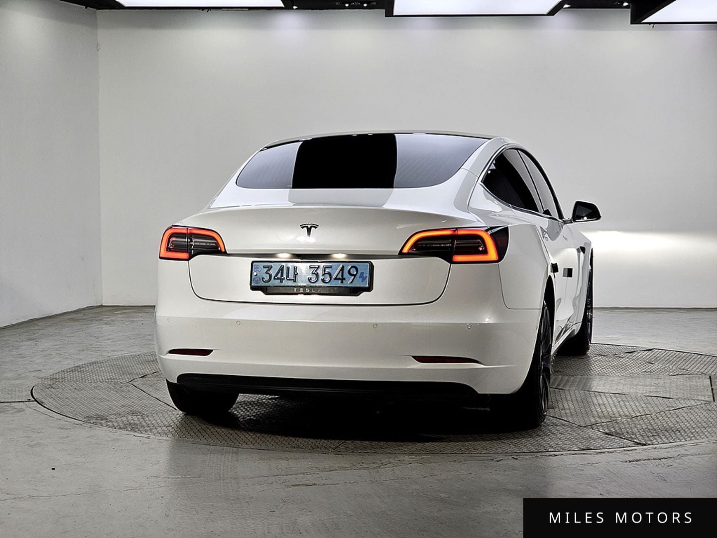 Tesla Model 3 2020 — миниатюра 4