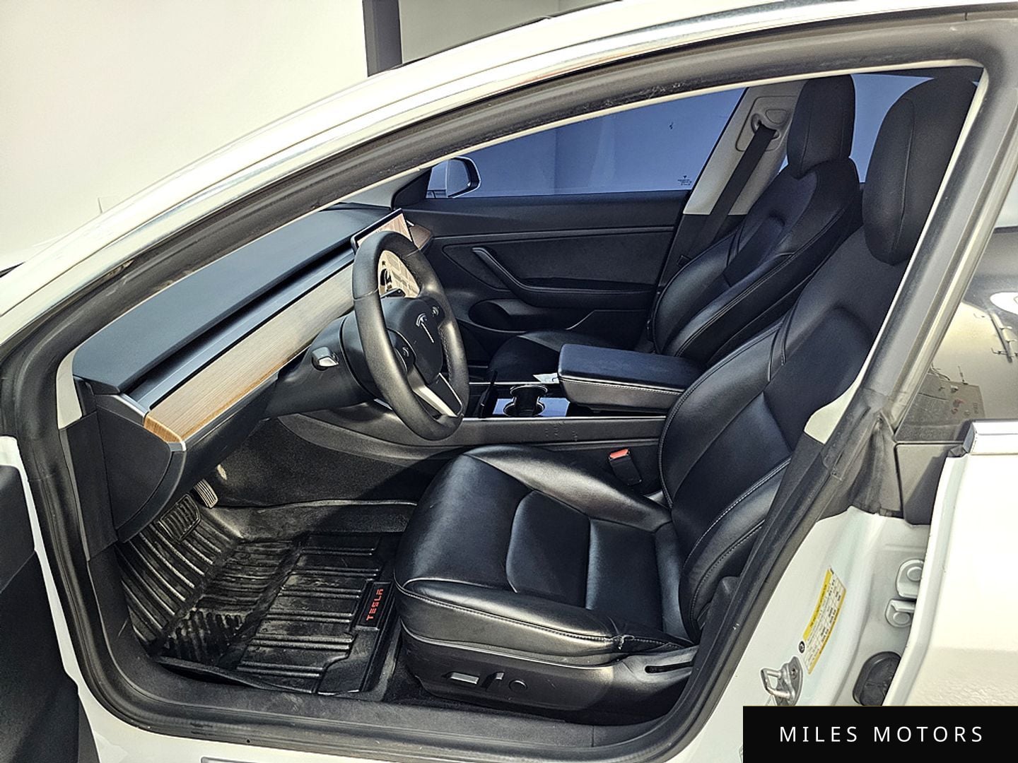 Tesla Model 3 2020 — миниатюра 8
