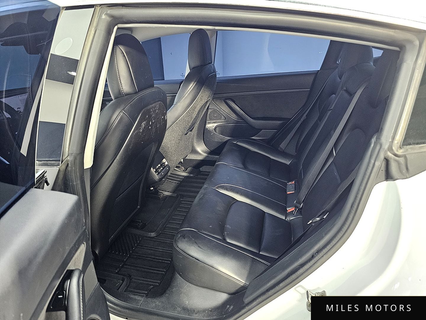 Tesla Model 3 2020 — миниатюра 9