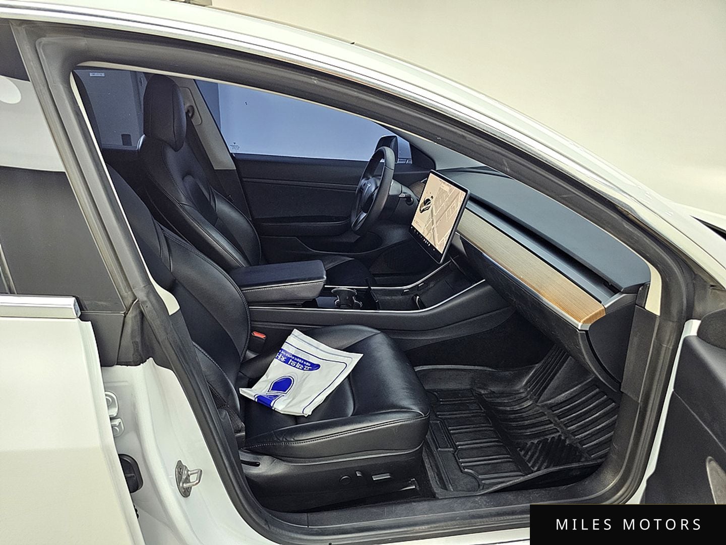Tesla Model 3 2020 — миниатюра 11