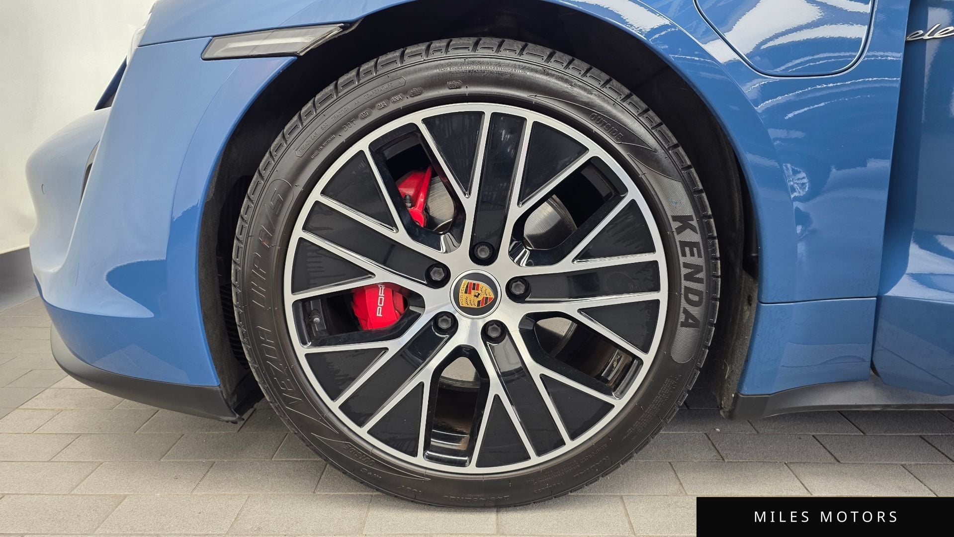 Porsche Taycan 2021 — миниатюра 5