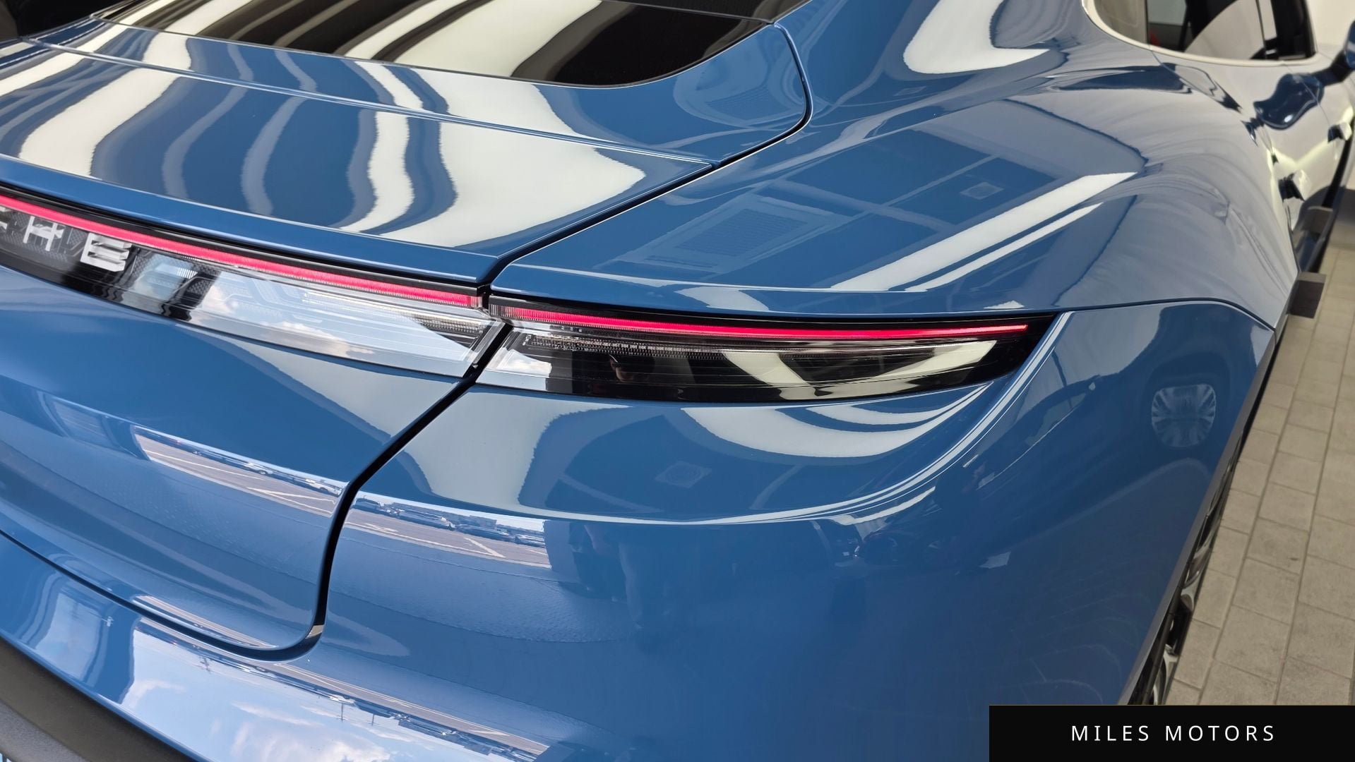 Porsche Taycan 2021 — миниатюра 9