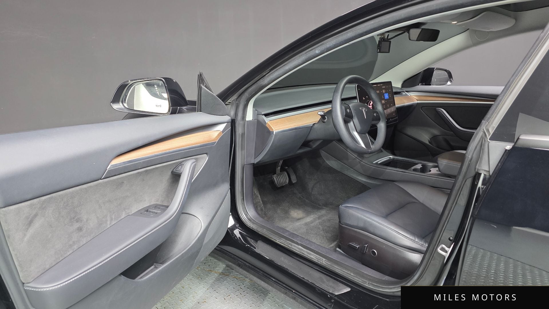 Tesla Model 3 2022 — миниатюра 10