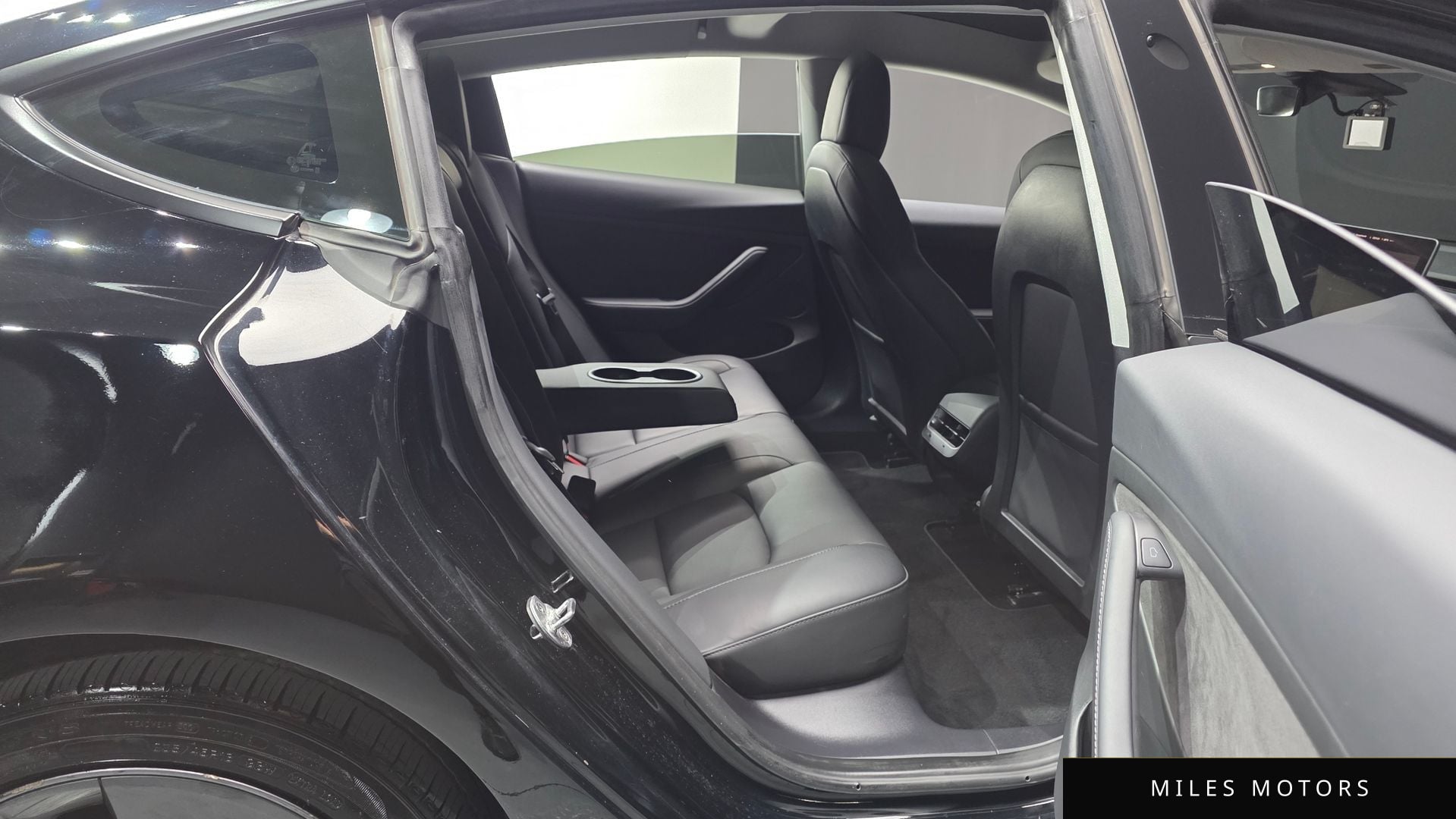 Tesla Model 3 2022 — миниатюра 11