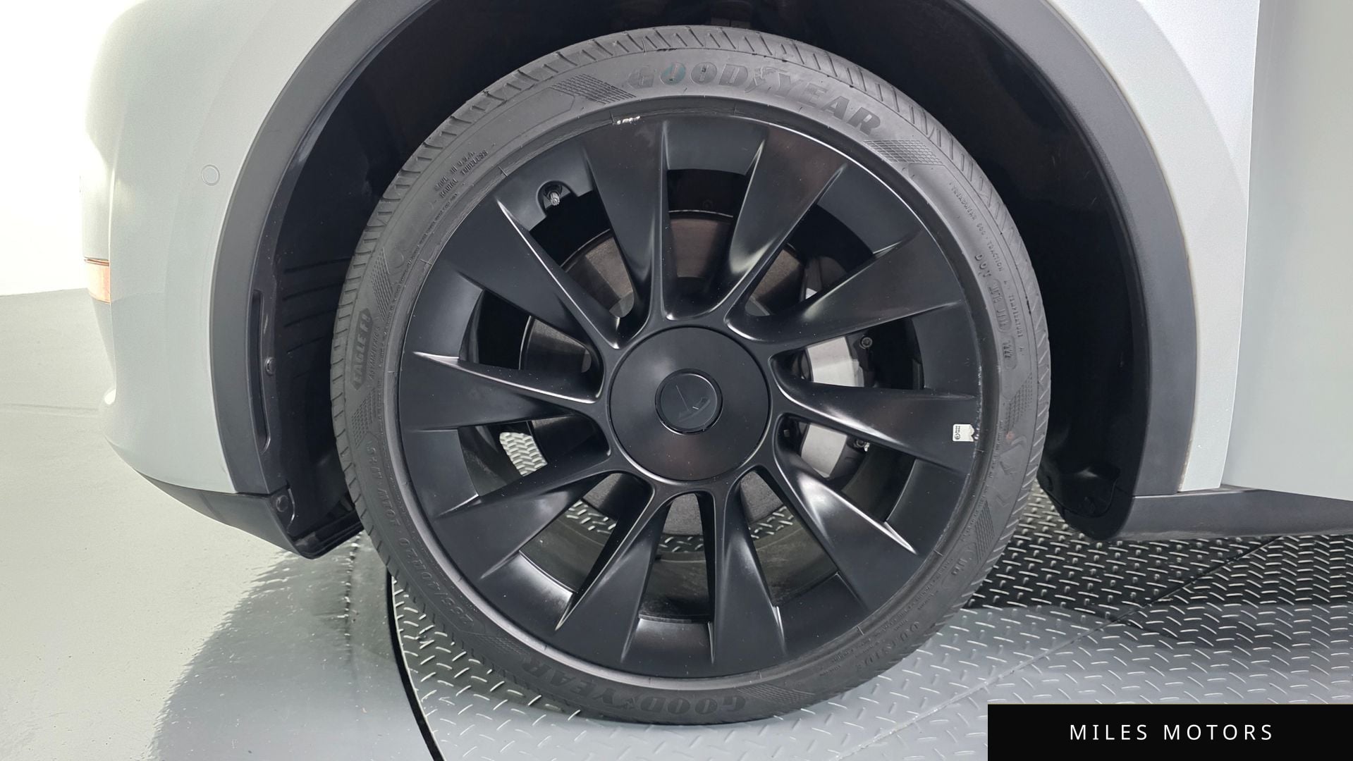 Tesla Model Y 2022 — миниатюра 5