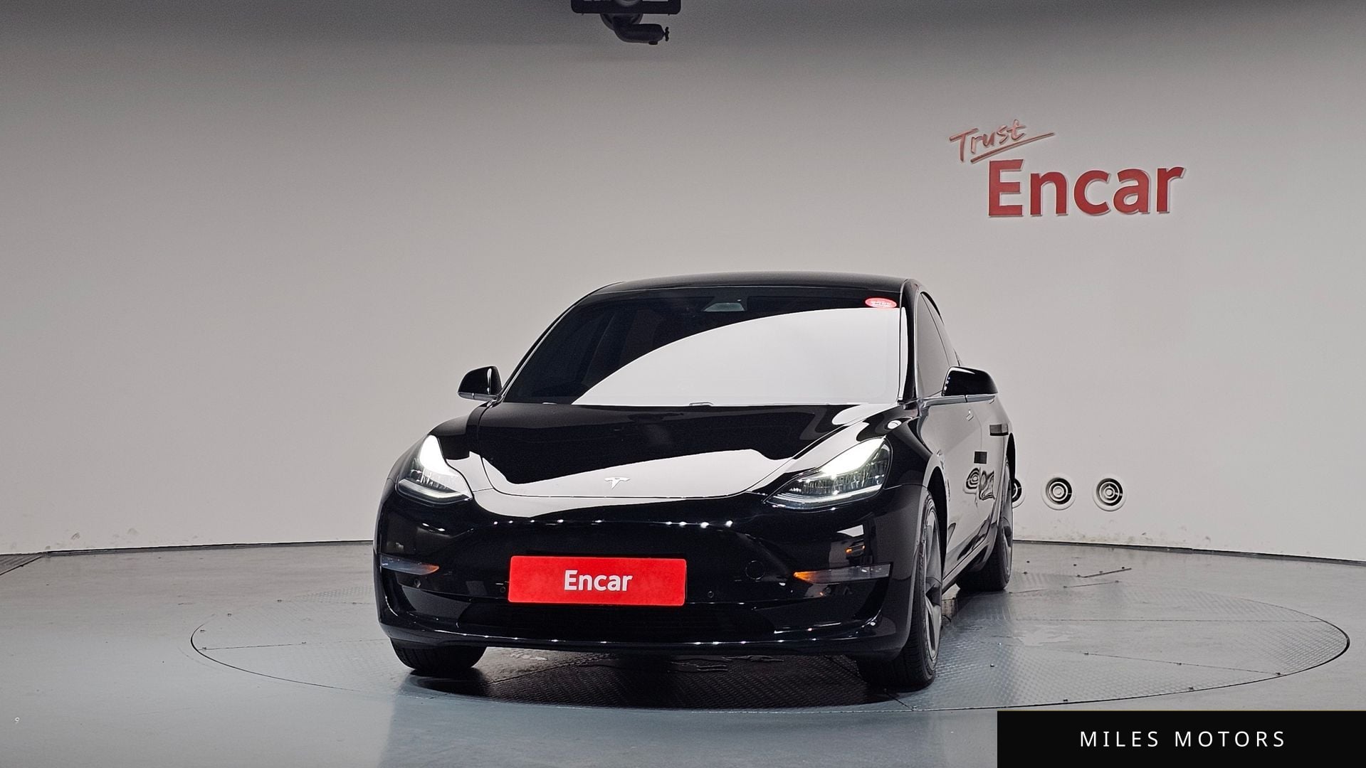 Tesla Model 3 2020 — миниатюра 3