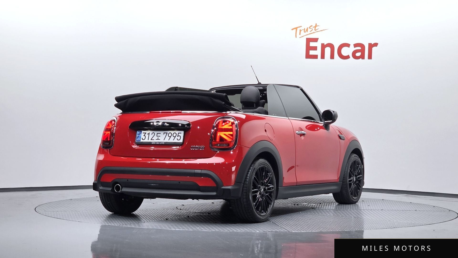 MINI Cooper Convertible 2024 — фото 1 из 12