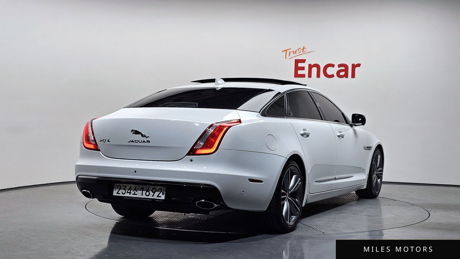 Jaguar All New XJ 2018 — фото 1 из 12