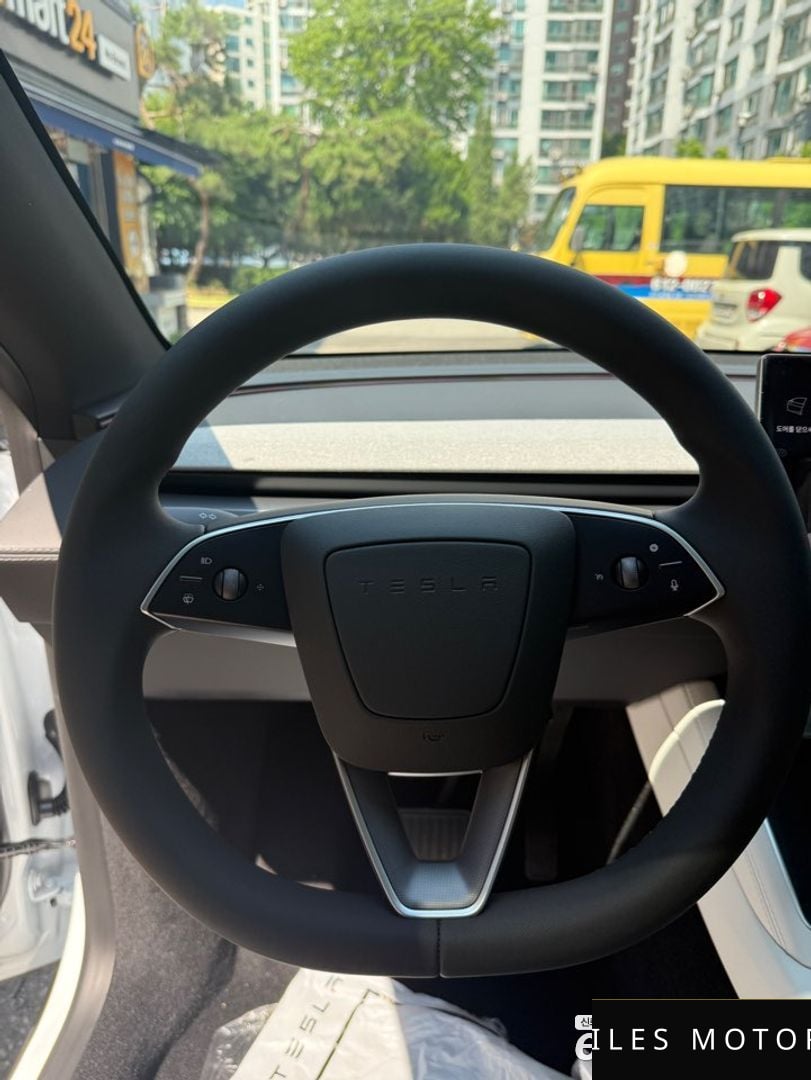 Tesla Model Y 2026 — миниатюра 7