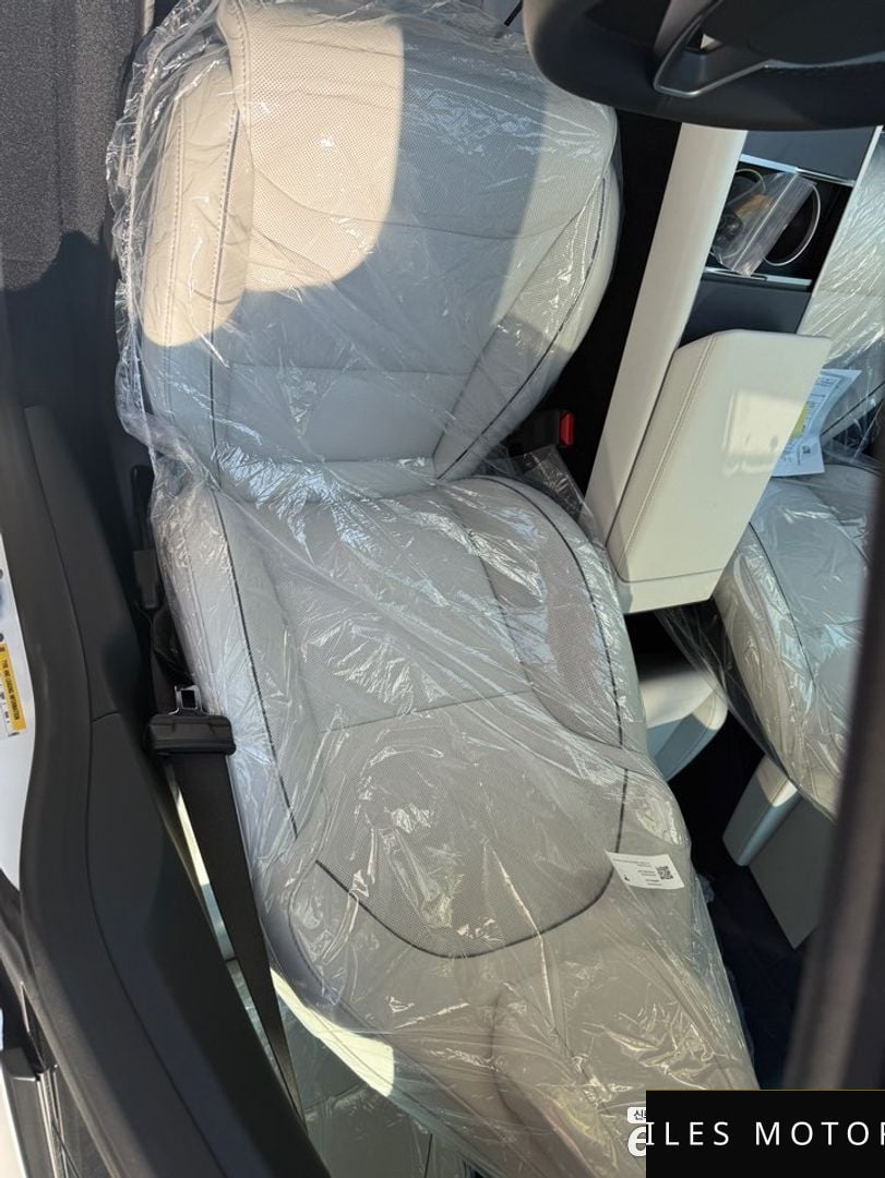Tesla Model Y 2026 — миниатюра 11