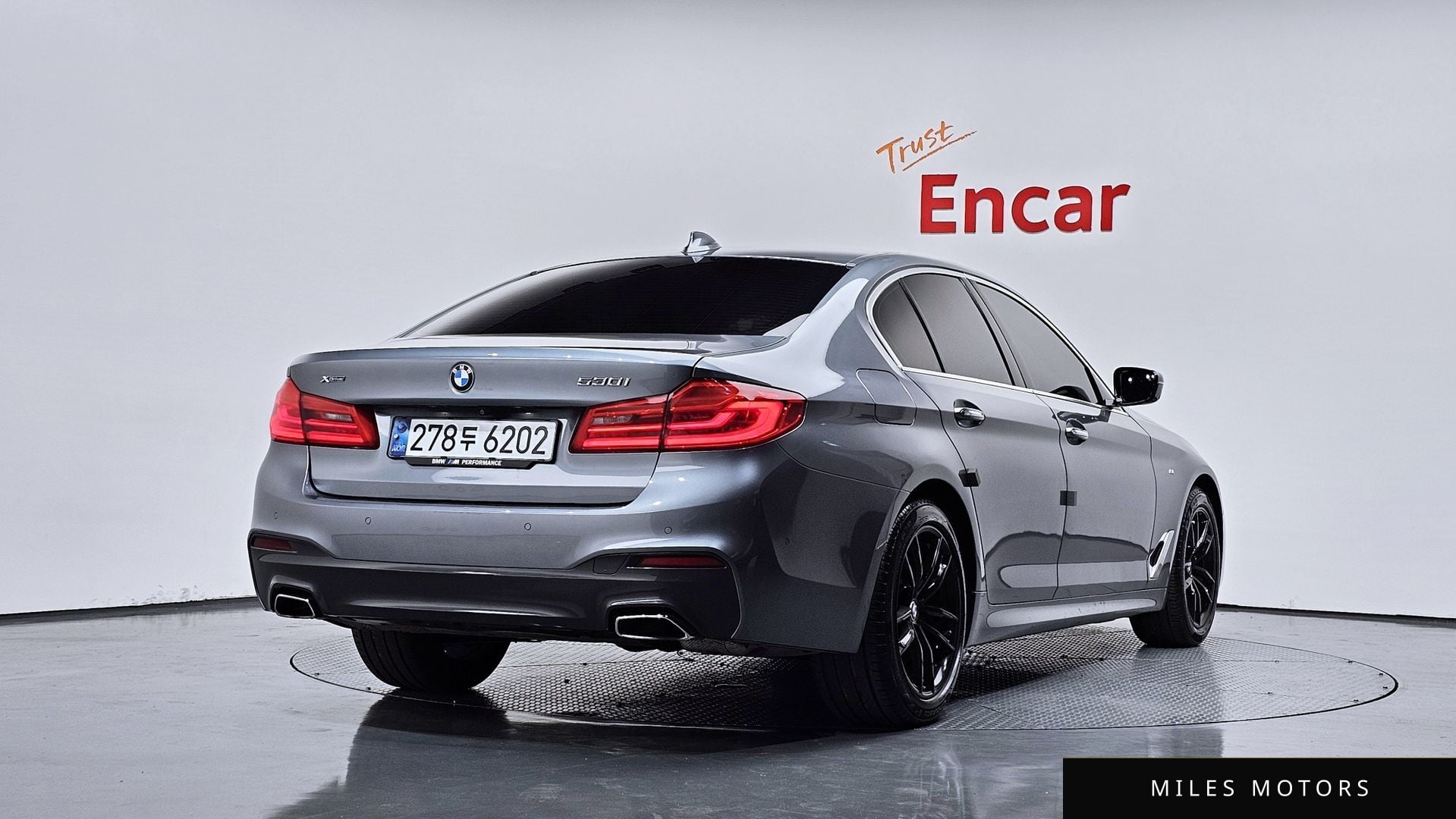 BMW 5 Series (G30) 2018 — миниатюра 2