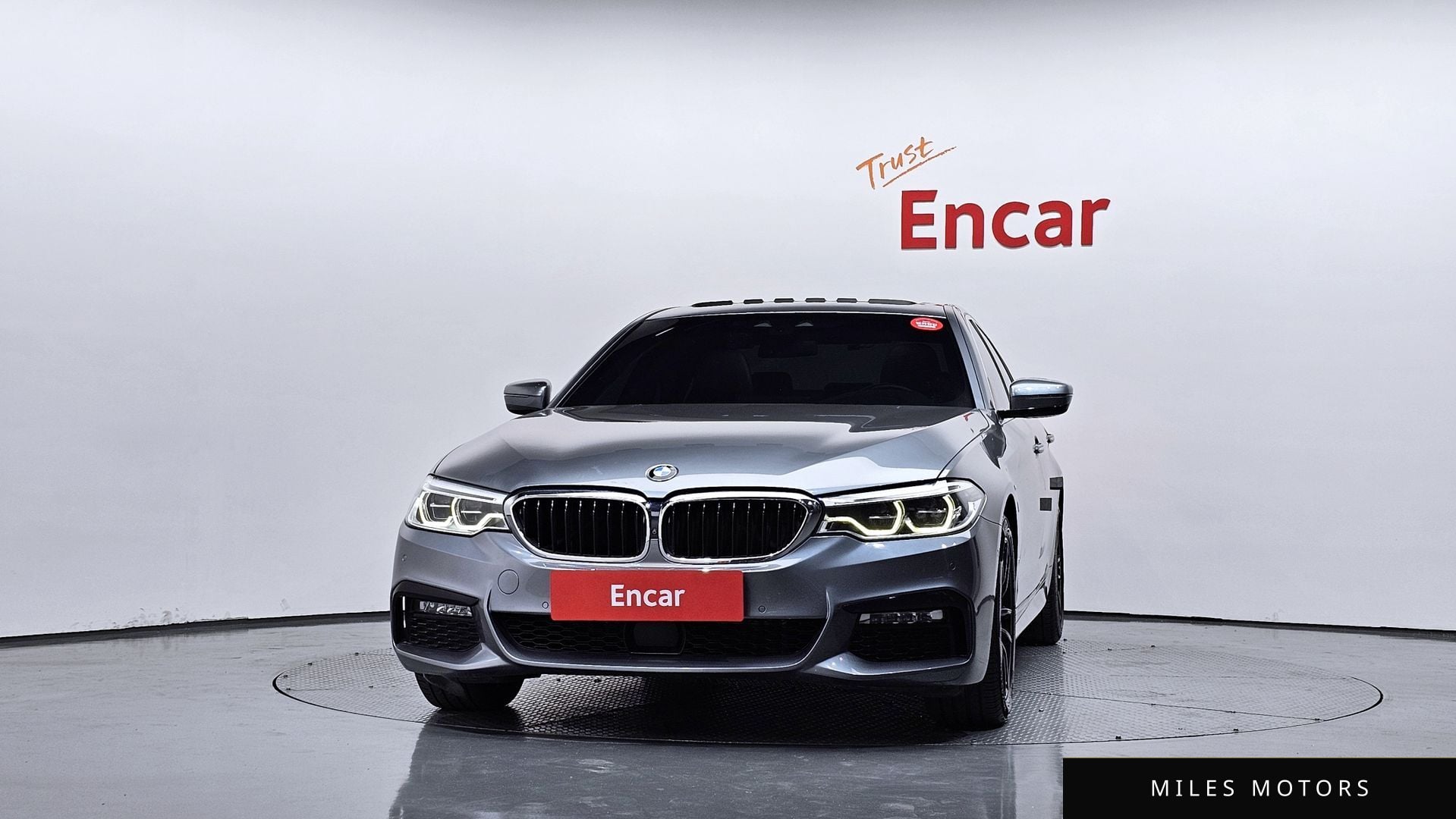 BMW 5 Series (G30) 2018 — миниатюра 3