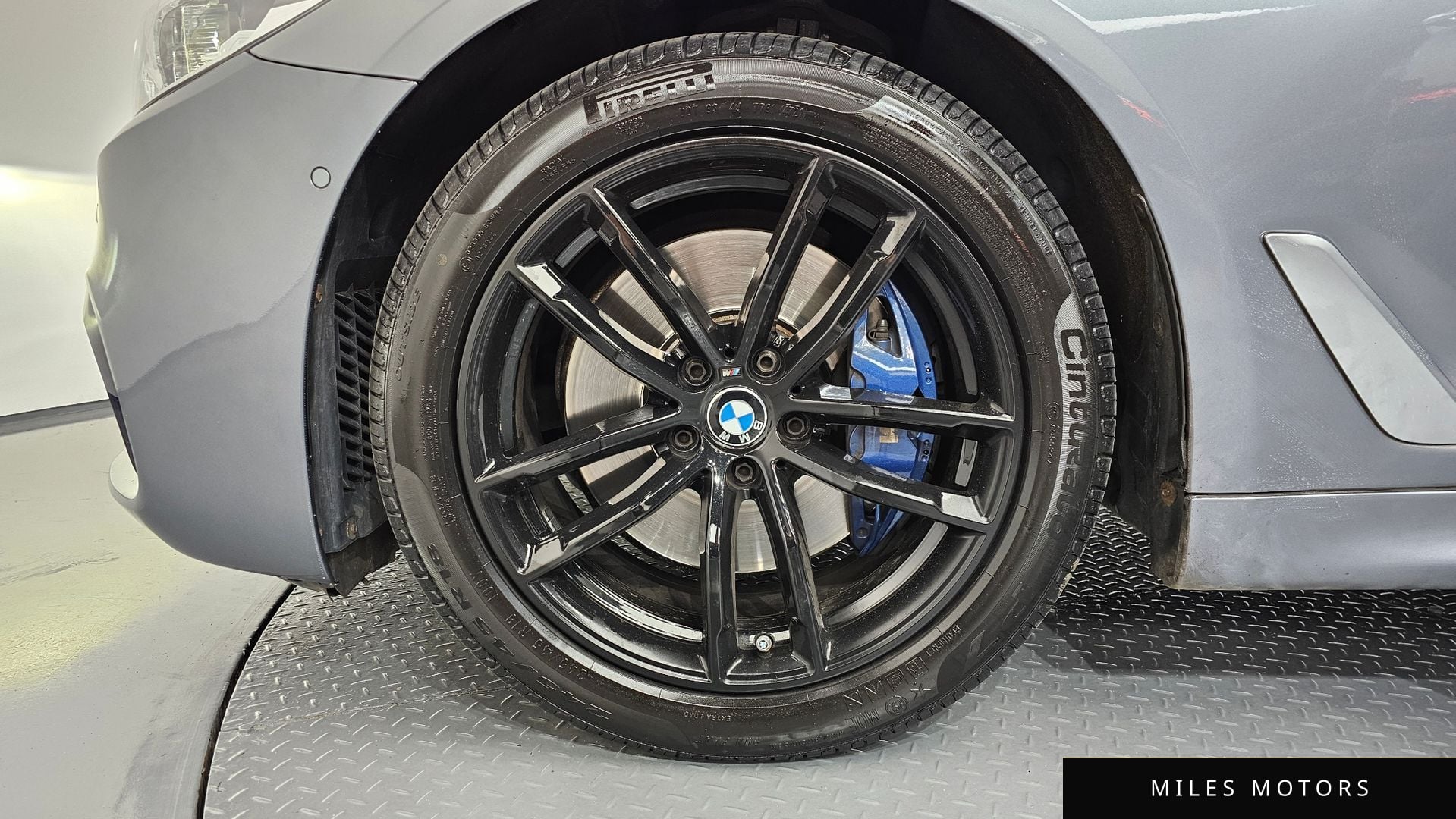 BMW 5 Series (G30) 2018 — миниатюра 5