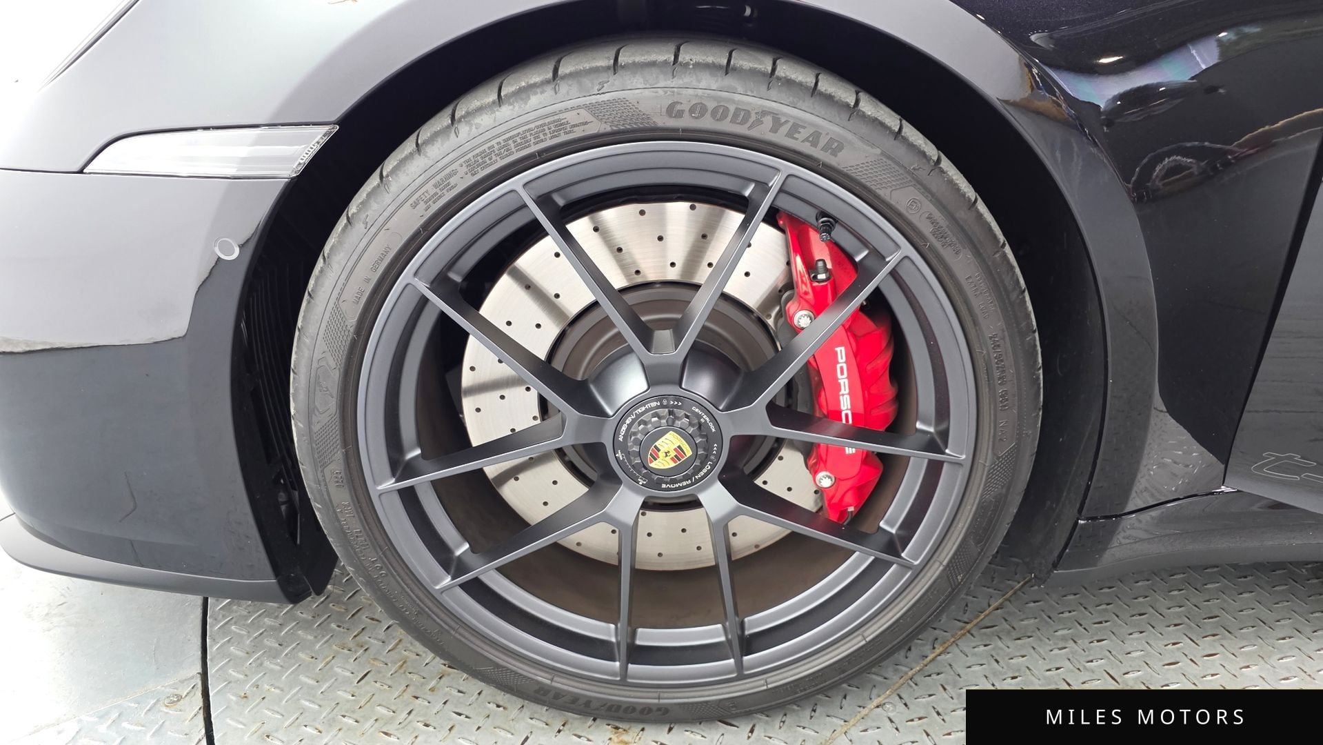 Porsche 911 (992) 2025 — миниатюра 5