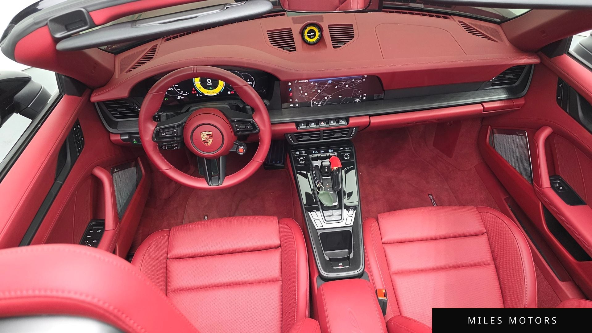 Porsche 911 (992) 2025 — миниатюра 7