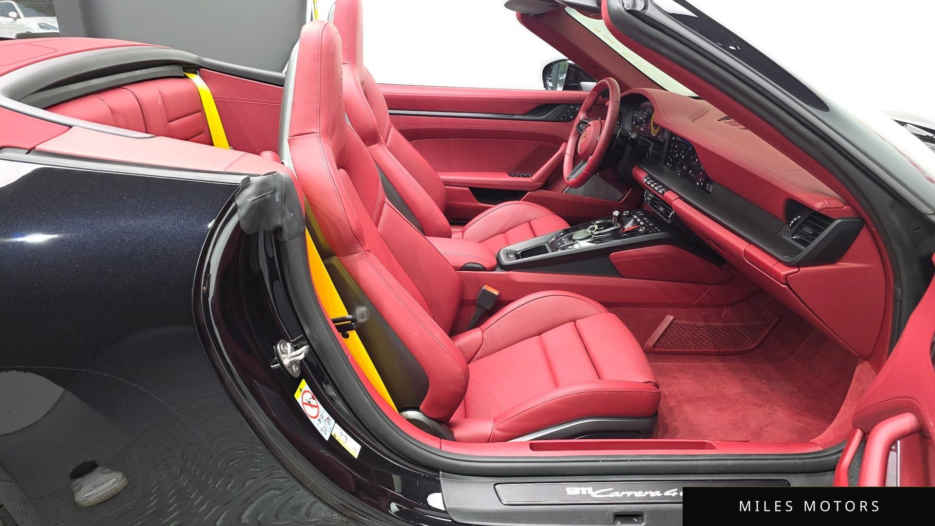 Porsche 911 (992) 2025 — миниатюра 10