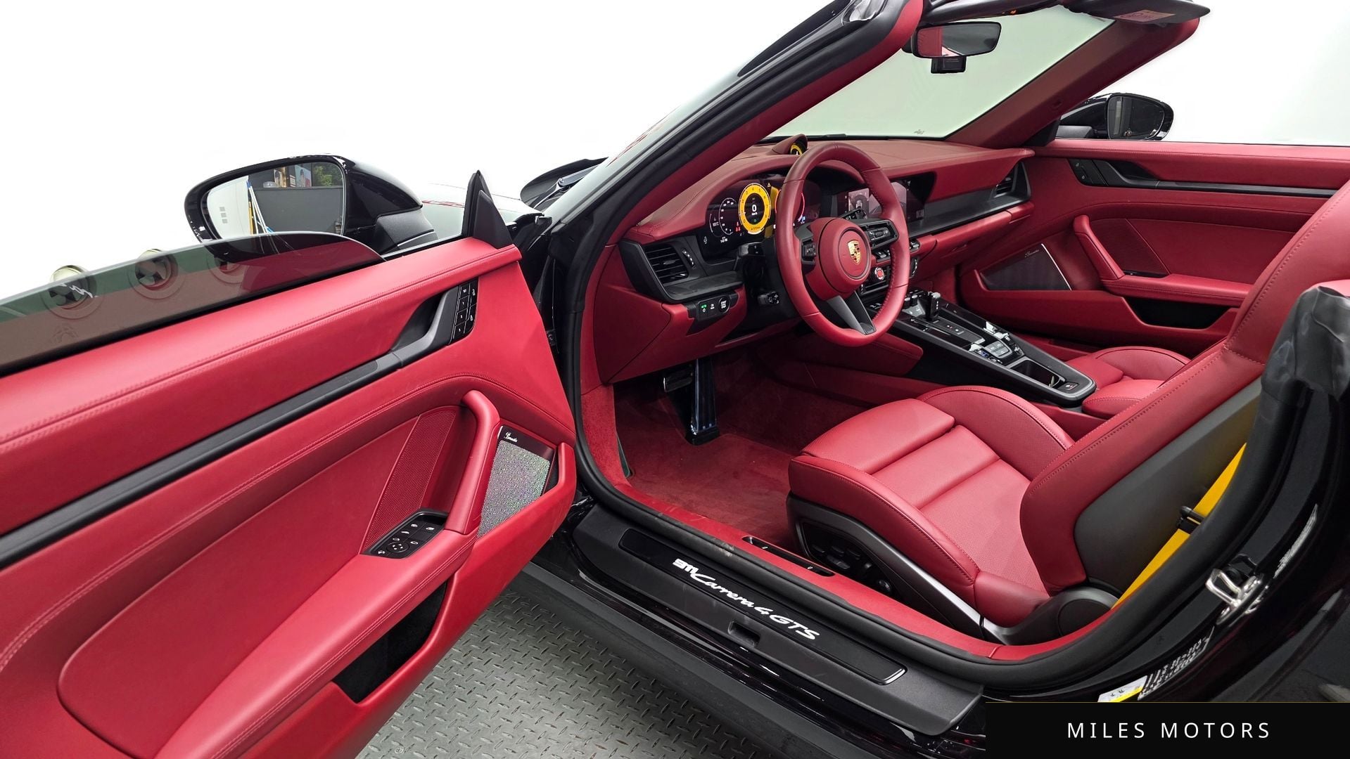 Porsche 911 (992) 2025 — миниатюра 11